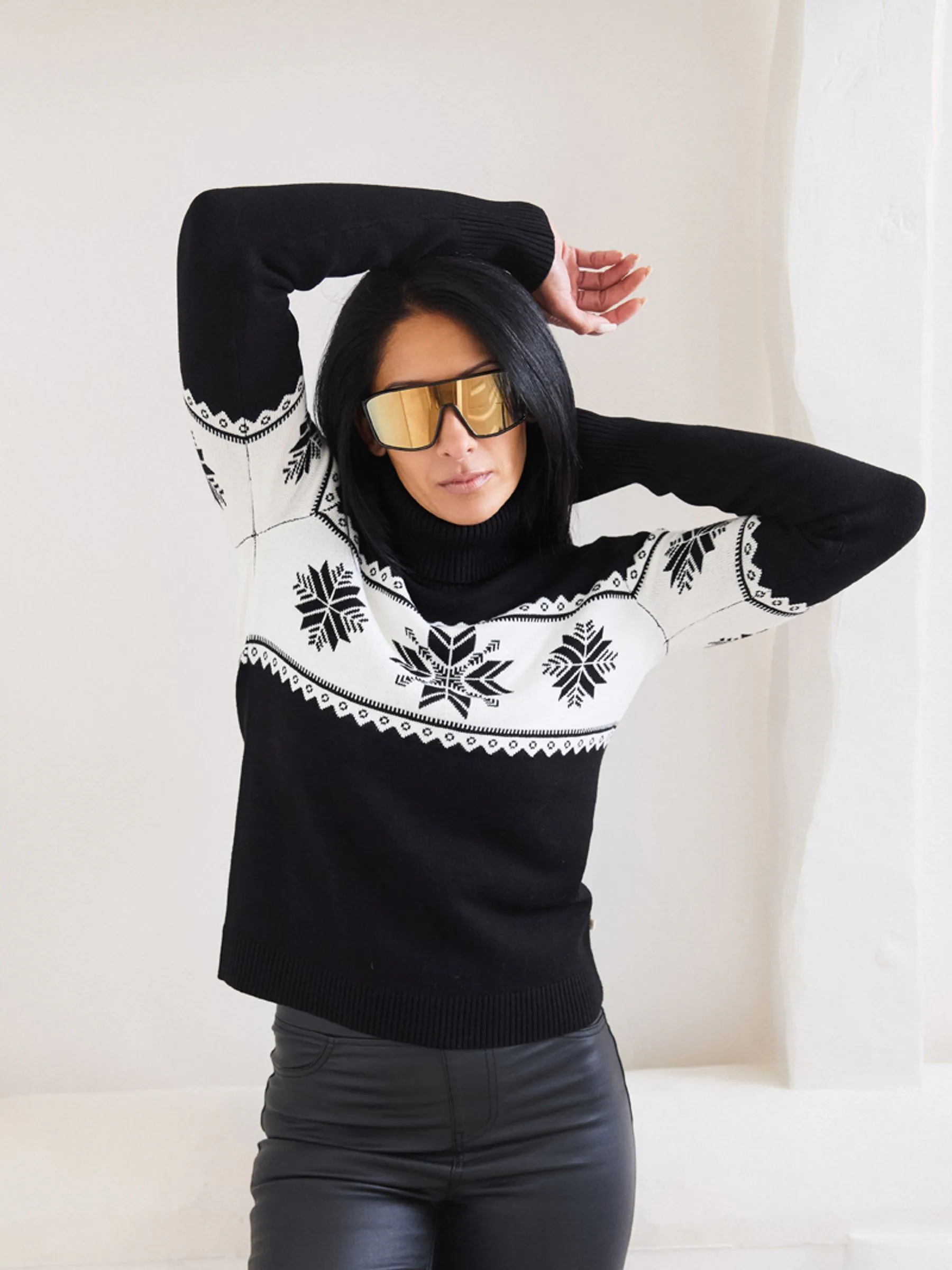 Zwart - The Little Tailor slim fit kersttrui met sneeuwvlokken