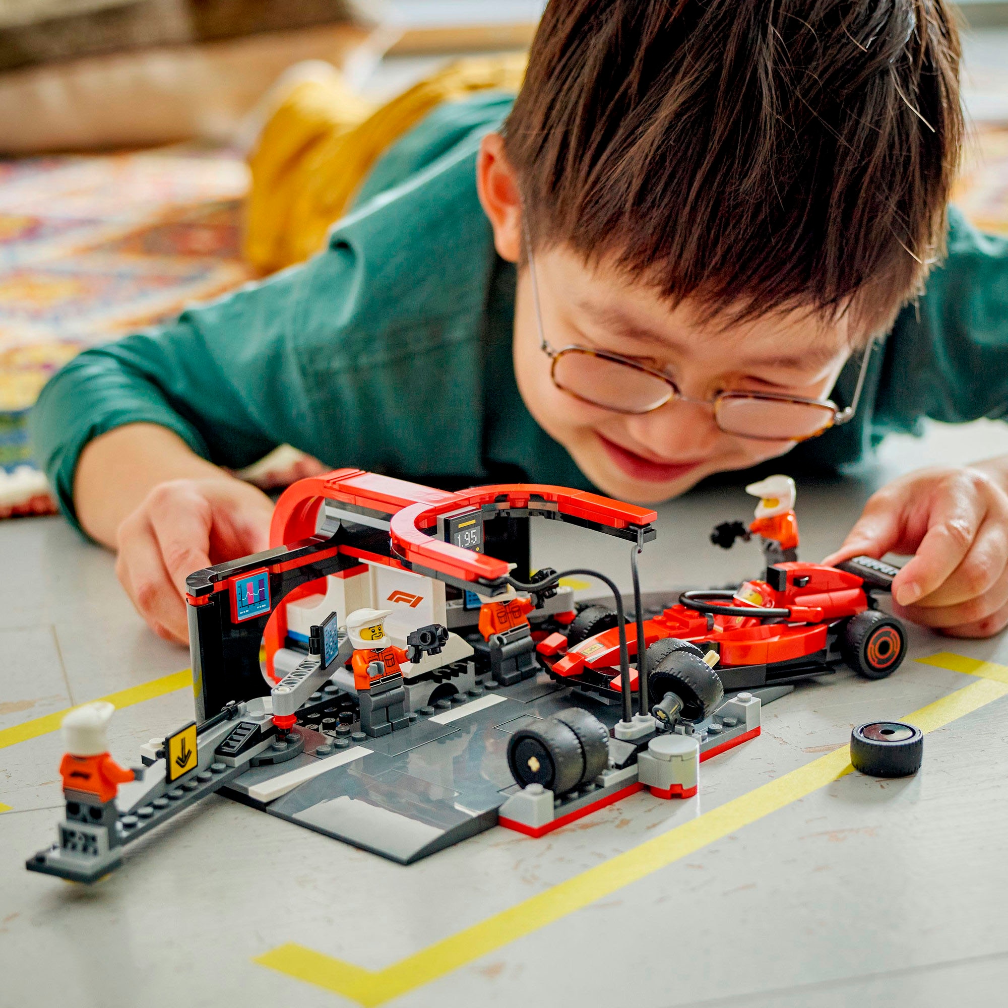 LEGO® Konstruktionsspielsteine »F1® Boxenstopp mit Boxencrew und Ferrari Flitzer (60443), LEGO City« LEGO City; Made in Europe