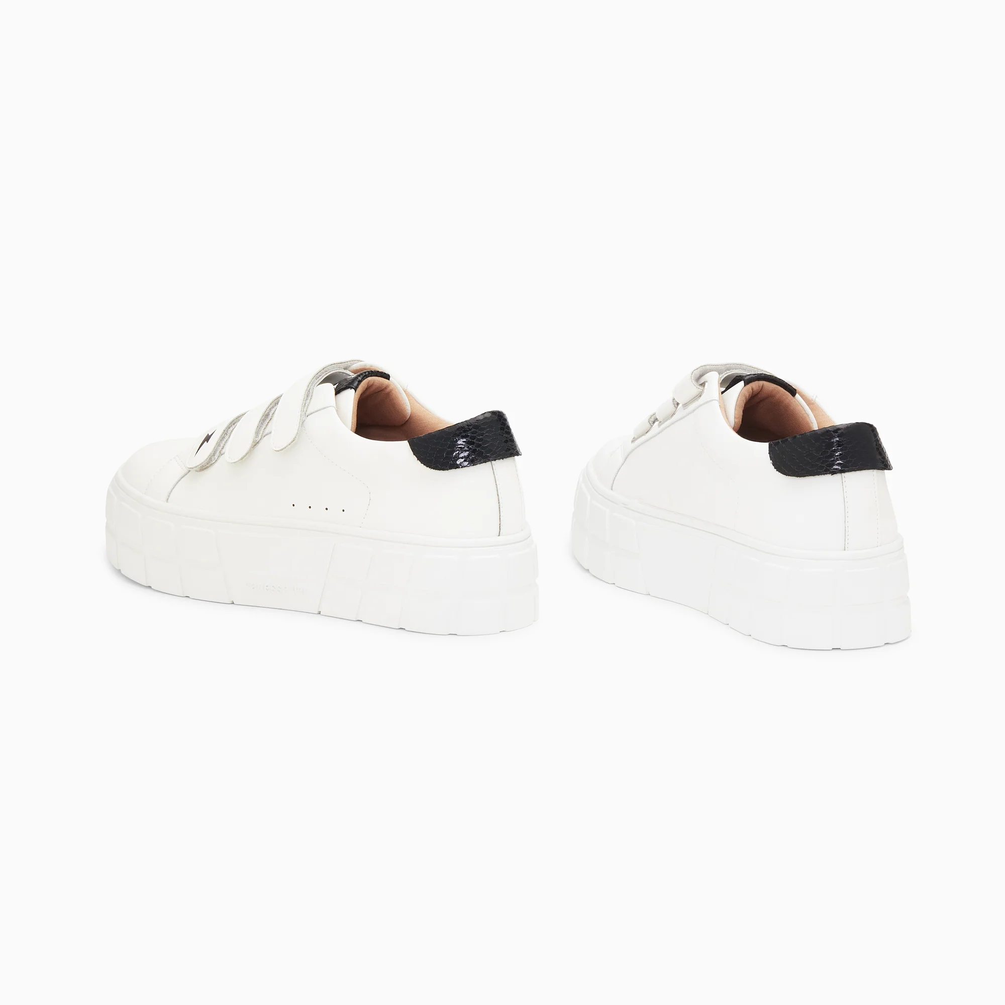 Sneakers-Baskets Angela blanc et noir serpent à plateforme