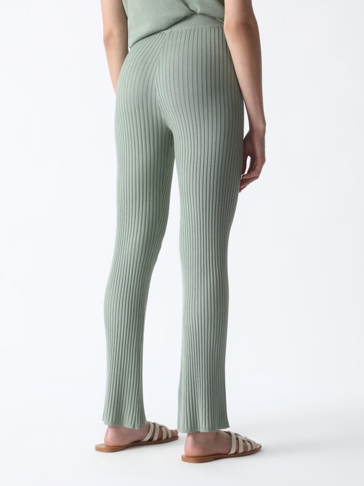 Calça flare canelada - Cáqui claro