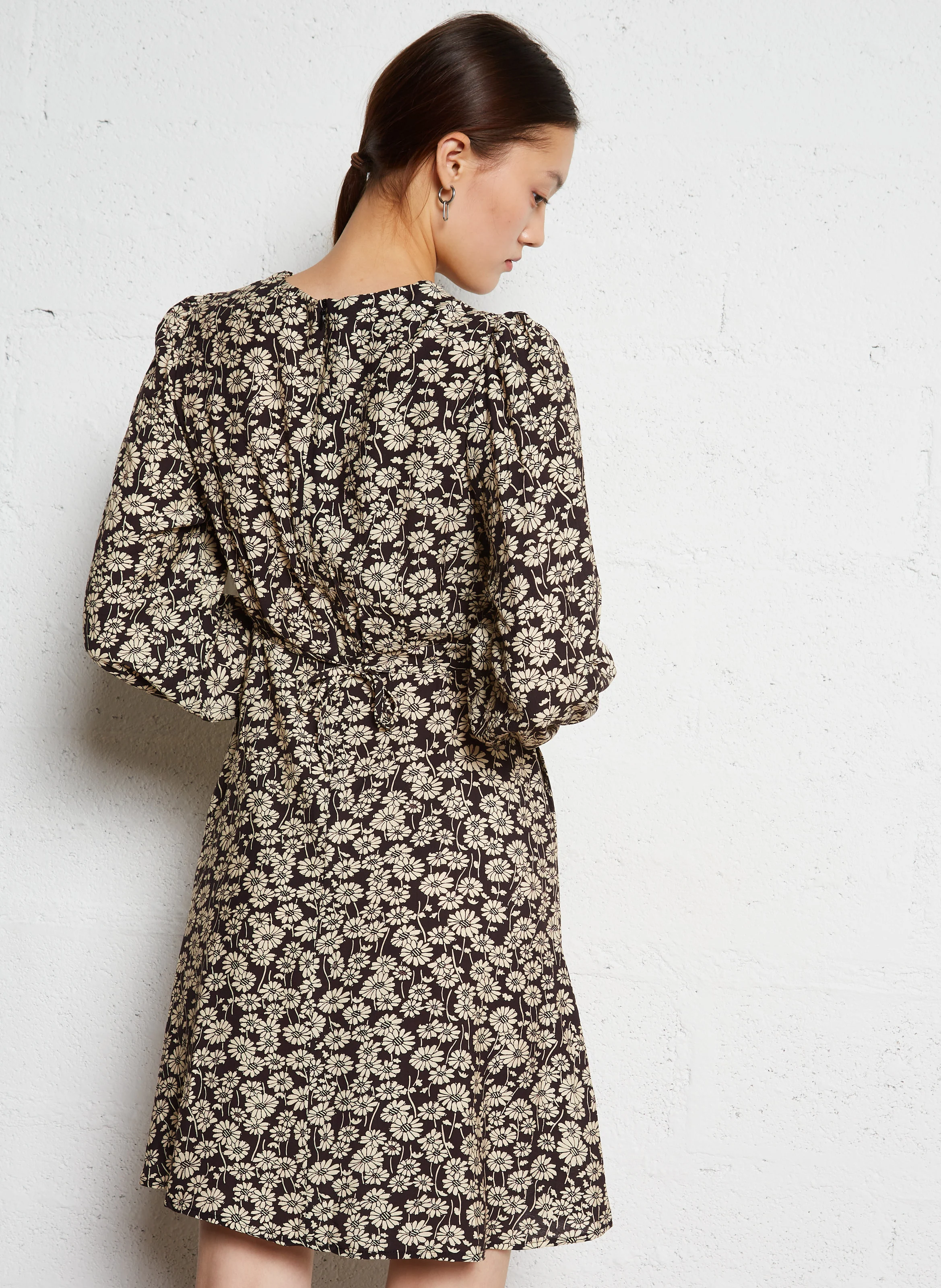 Robe courte col rond imprimé fleuri | Marron