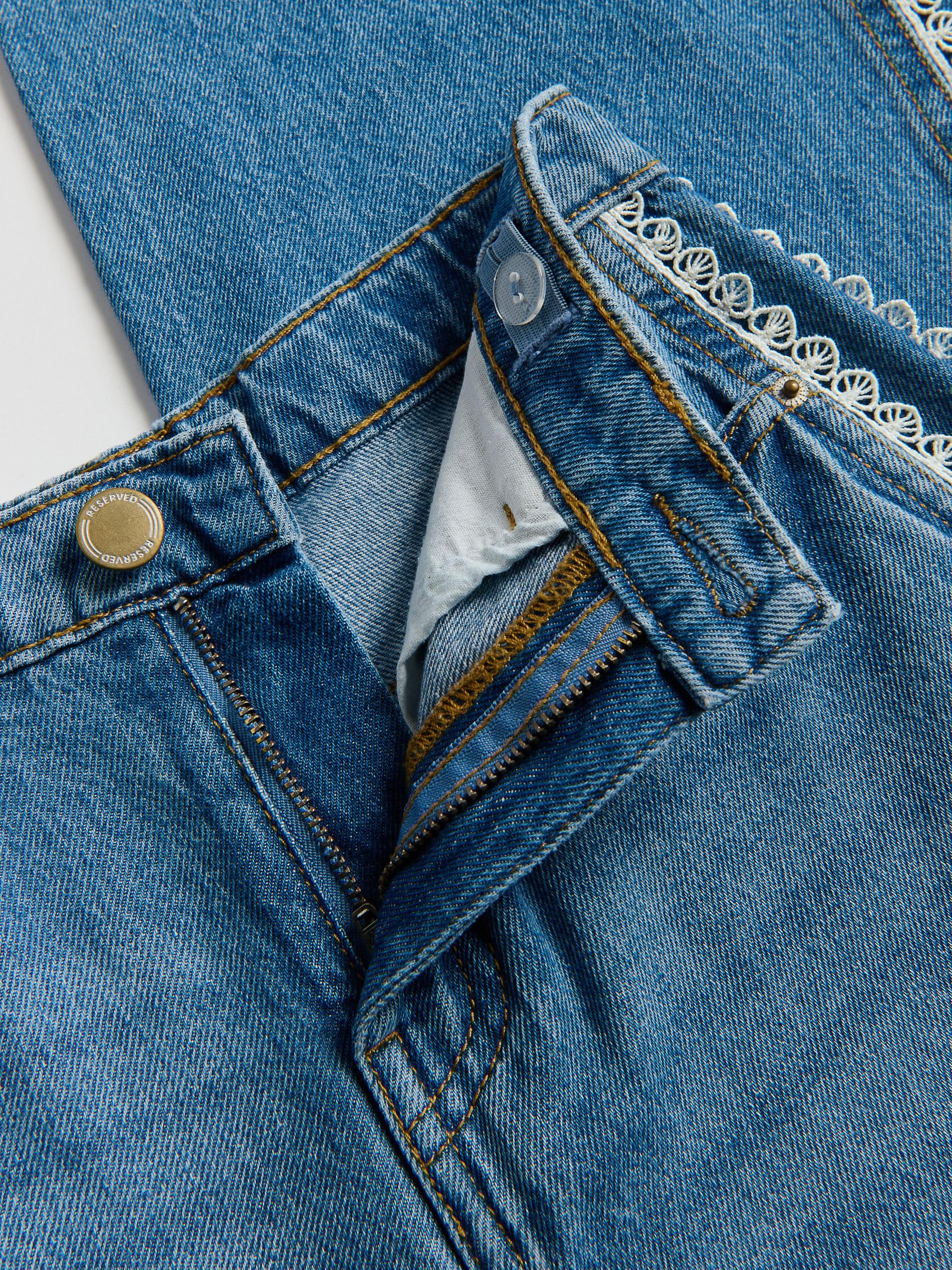 Jeans mit Seitenstreifen