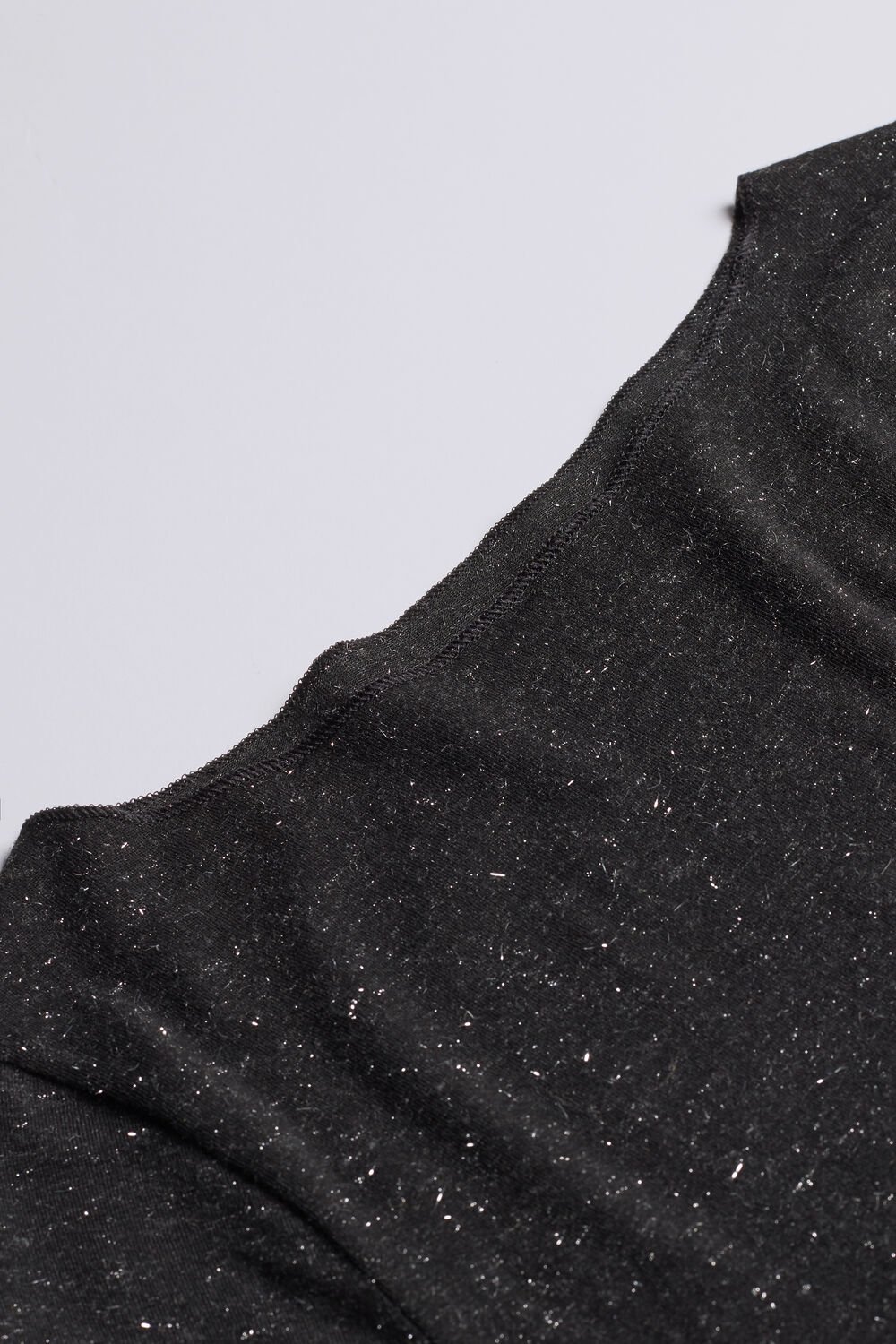 Blusa de gola redonda em modal leve com lamê de cashmere