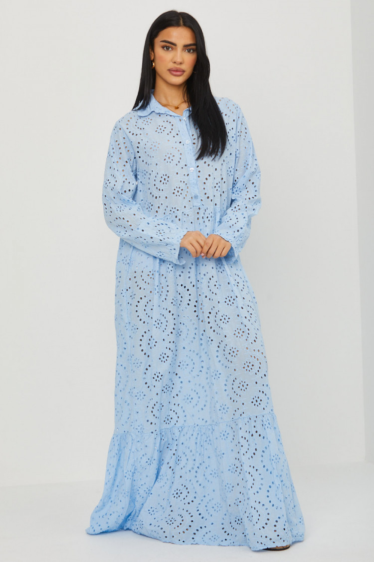 Robe chemise bleue en crochet évasé