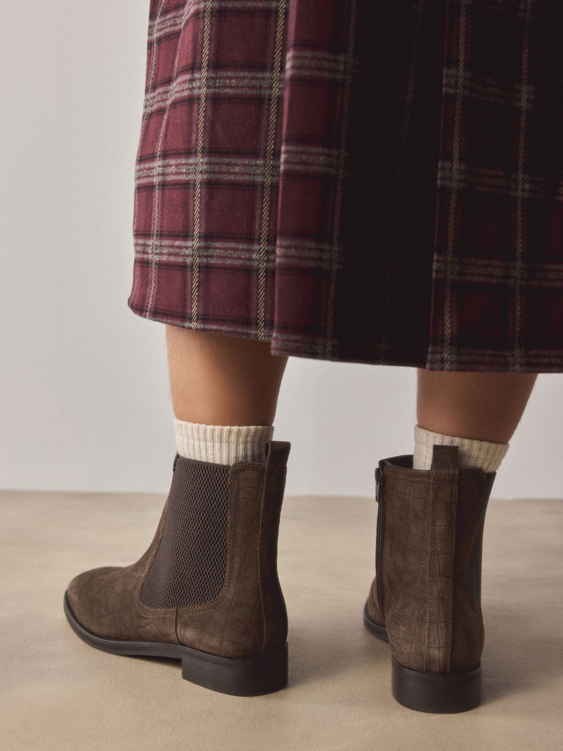 Chocolate Brown Suede Embossed - Forever Comfort® Chelsea-enkellaarzen