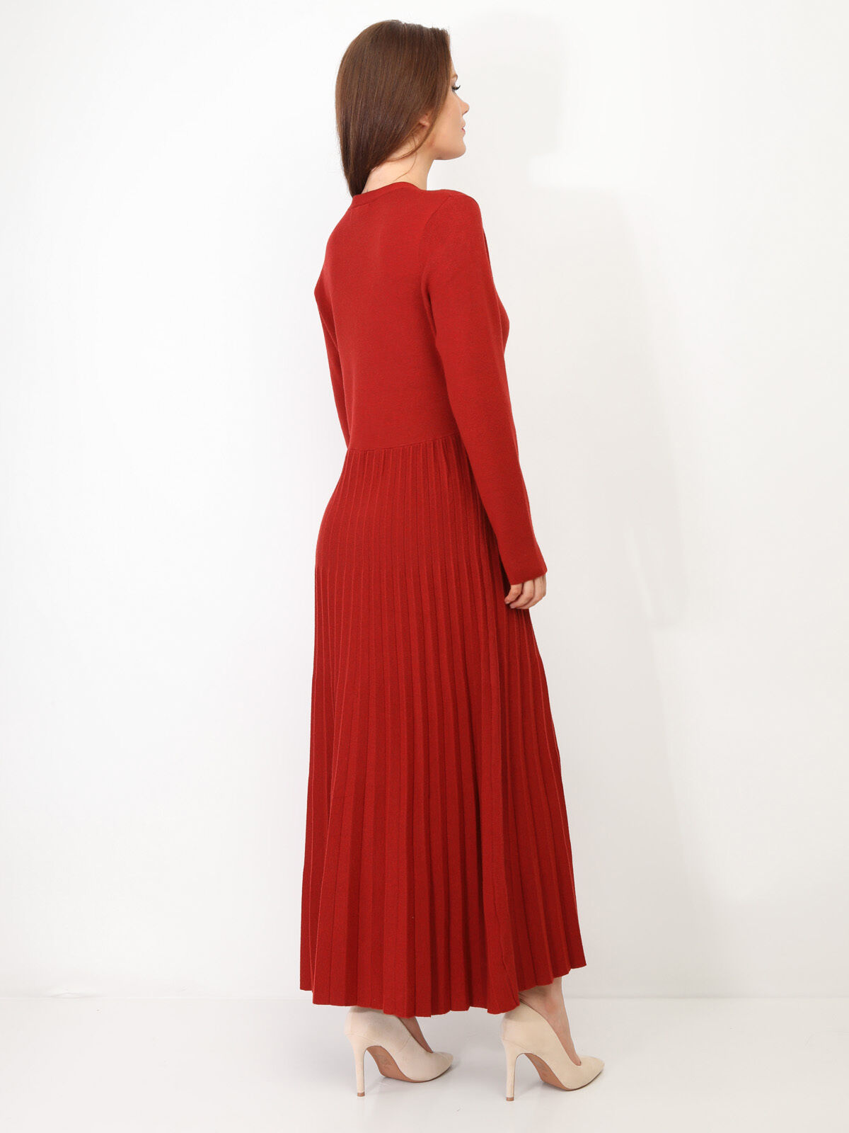 Robe longue plissée à boutons- Rouge foncé