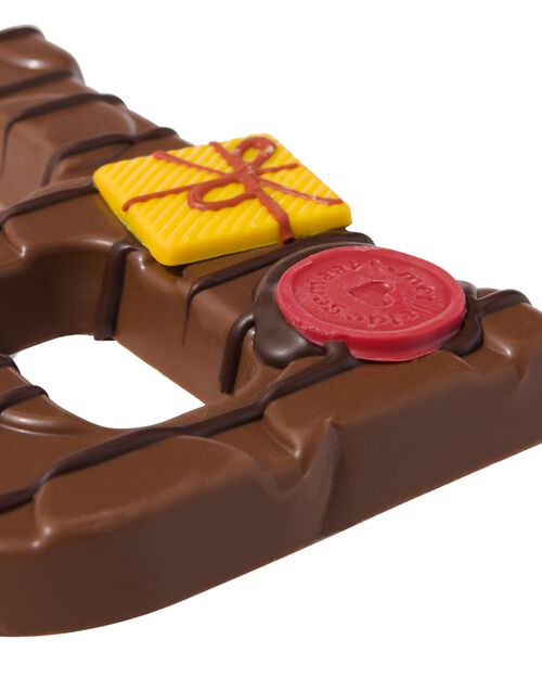 lettre R en chocolat au lait décorée à la main 200g