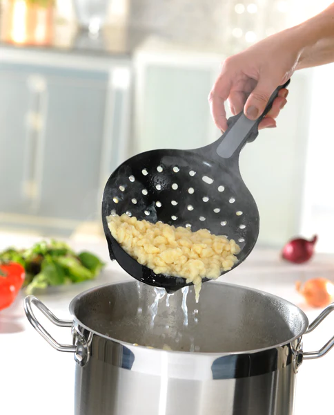 Cuillère à spaetzle Gefu