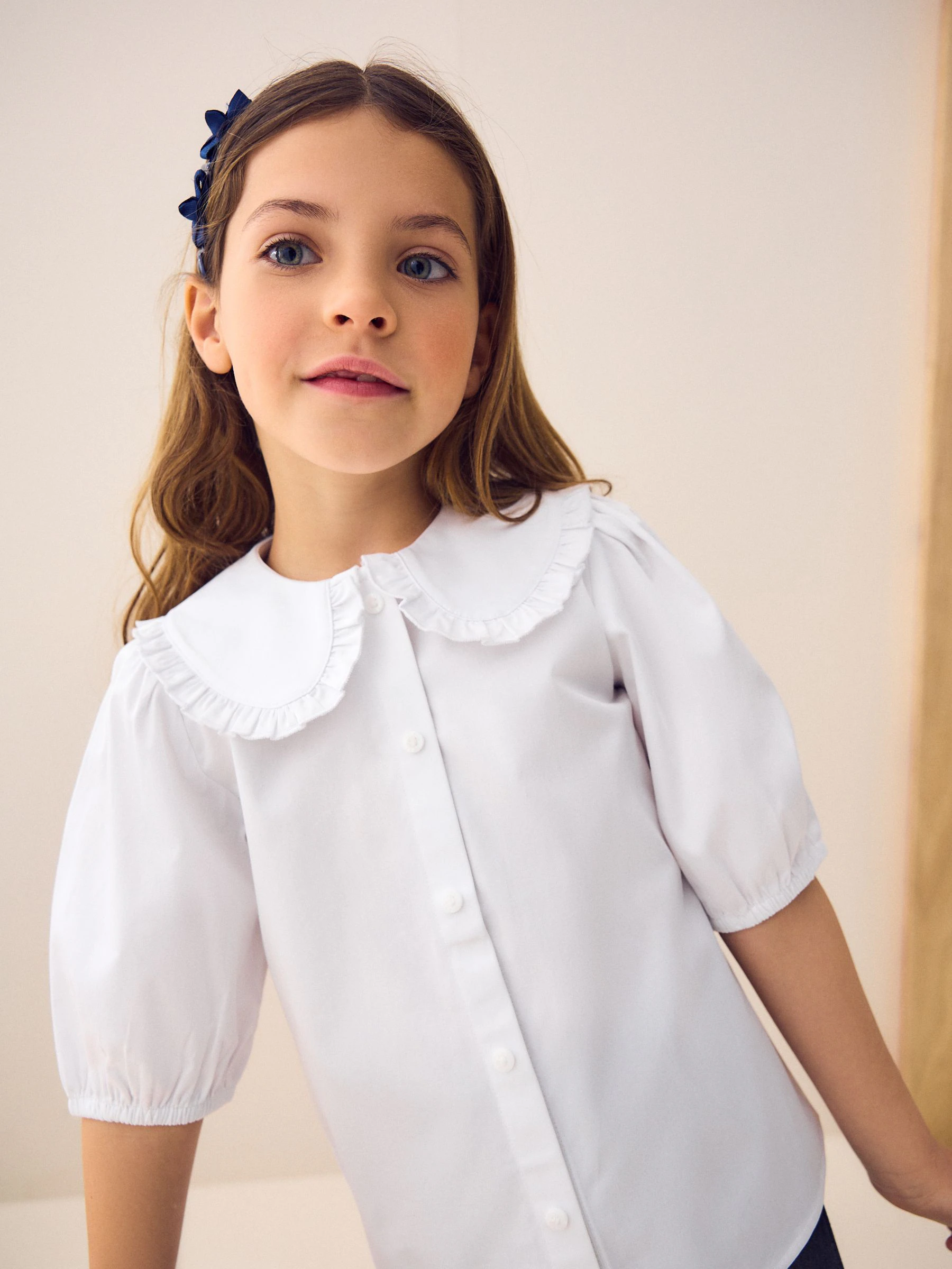 Wit - Schoolblouse met klittenbandsluiting, kraag met ruches en hoog aandeel katoen (3-14jr)
