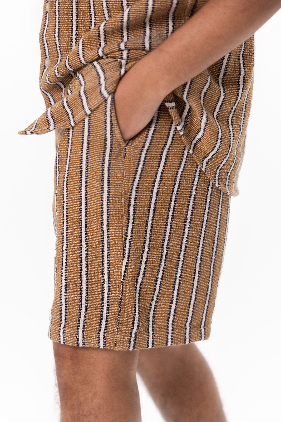 Goudbruine shorts met strepen