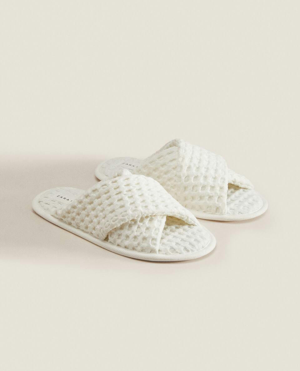 CHINELOS CRUZADOS DE MALHA WAFFLE