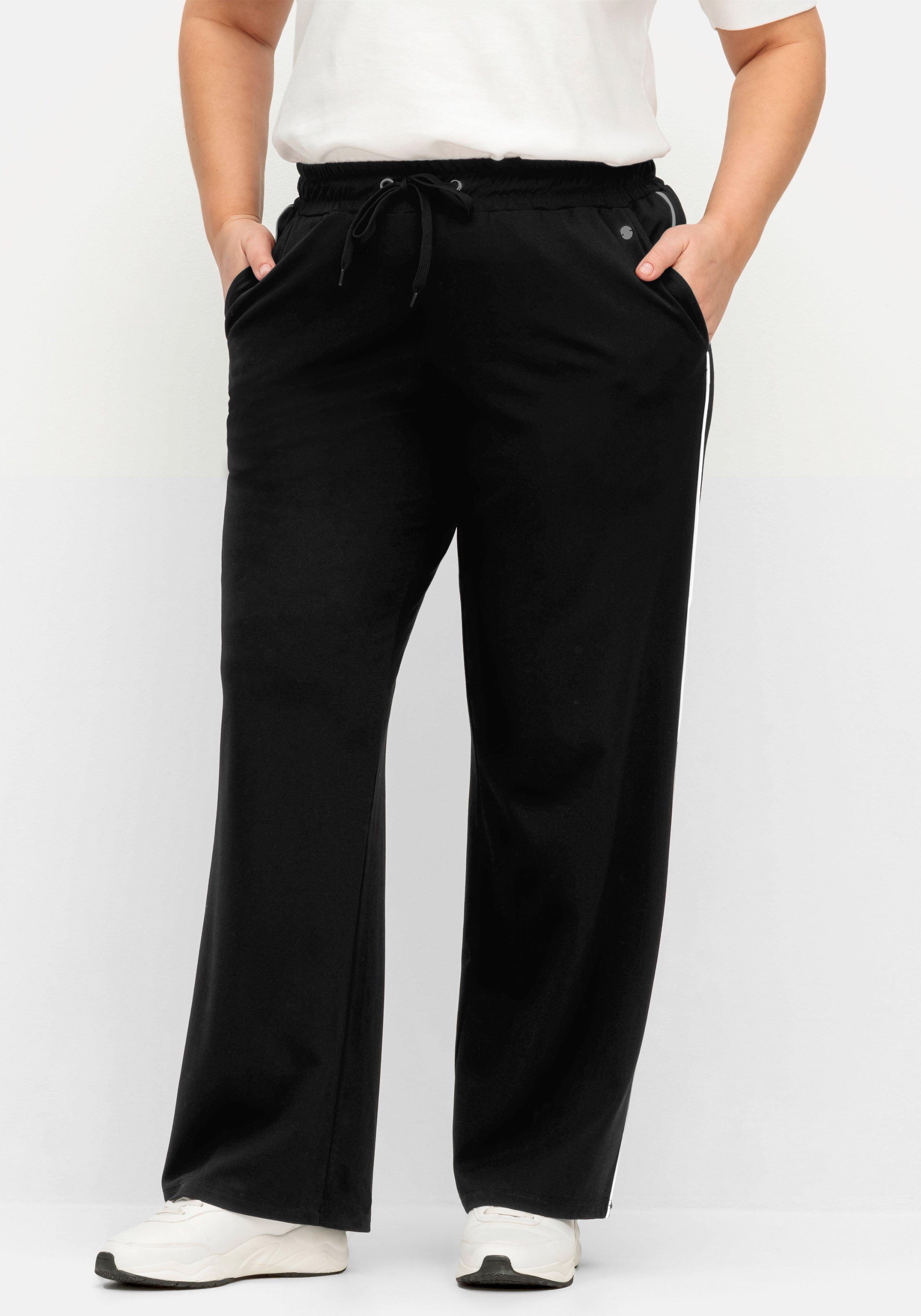 Sporthose mit weitem Bein und Kontraststreifen