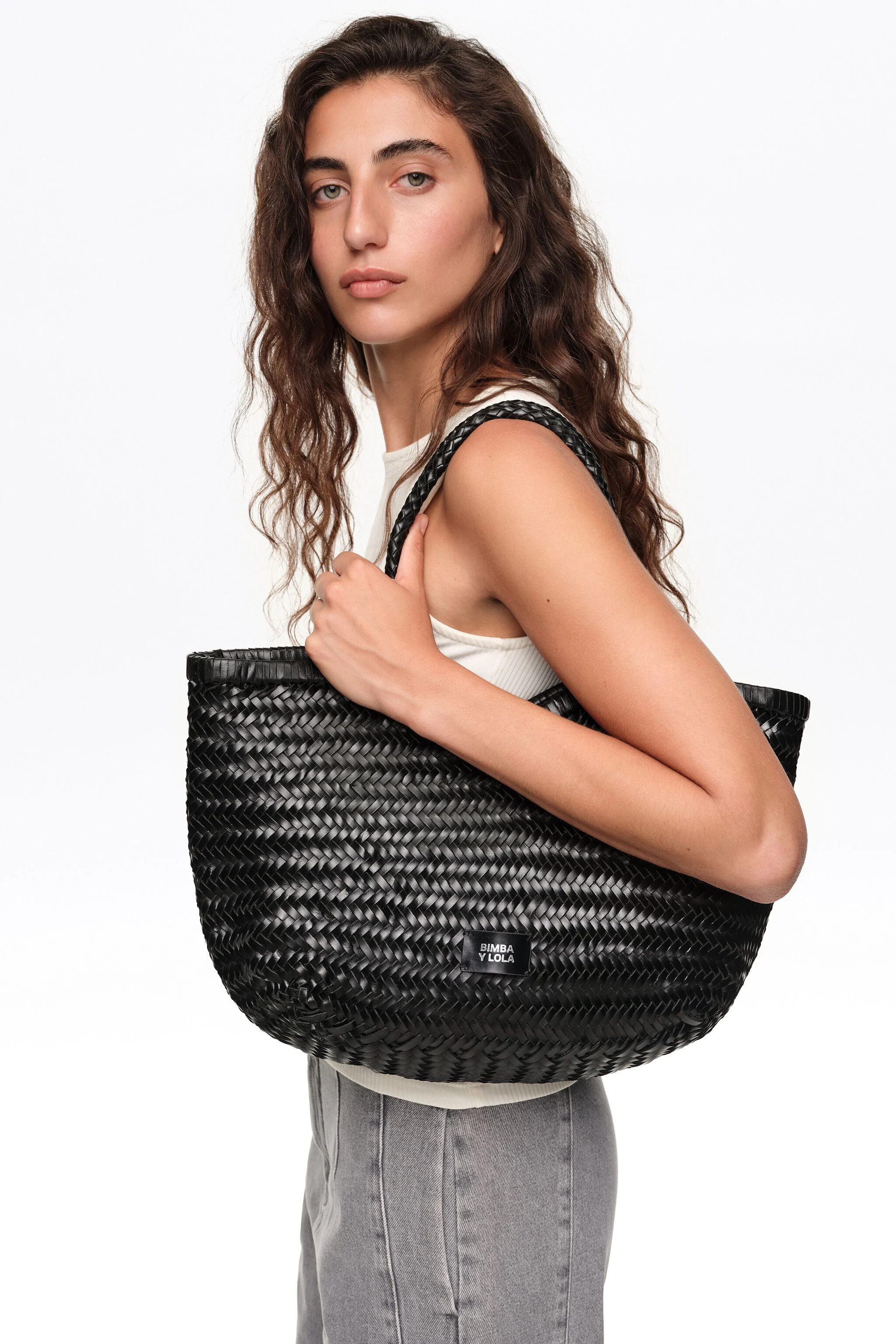 Bolsa de compras grande em couro trançado preto