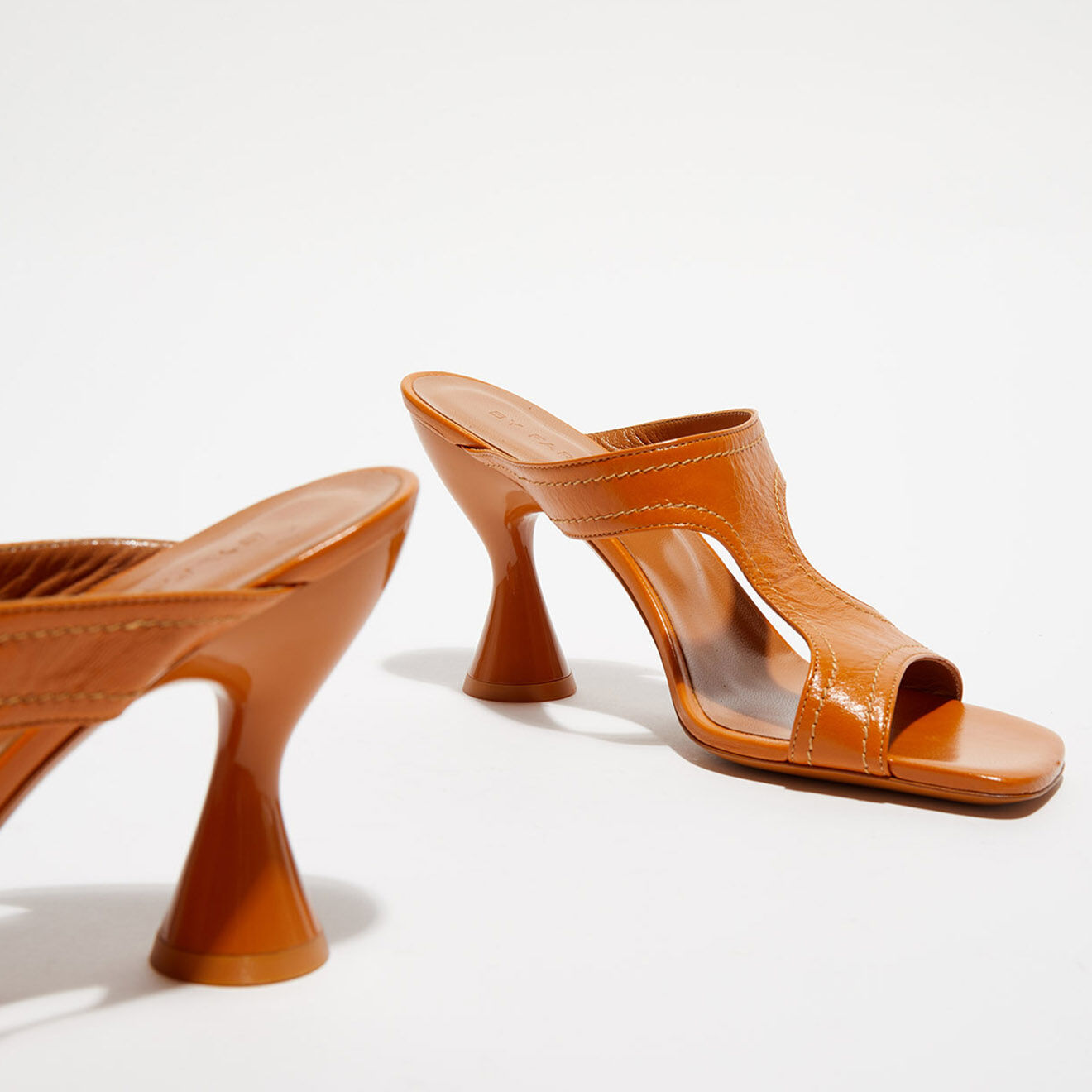 By Far Mules en Cuir Nadia camel - Talon 9 cm
