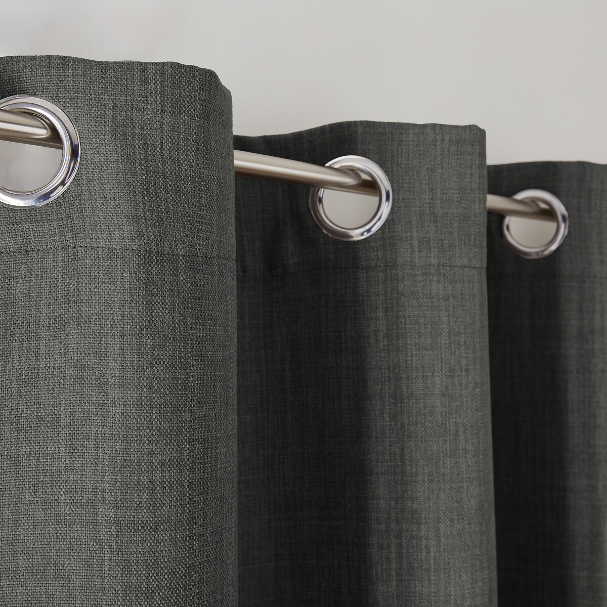 LA REDOUTE INTERIEURS<br>Cortina blackout Exurie com ilhós