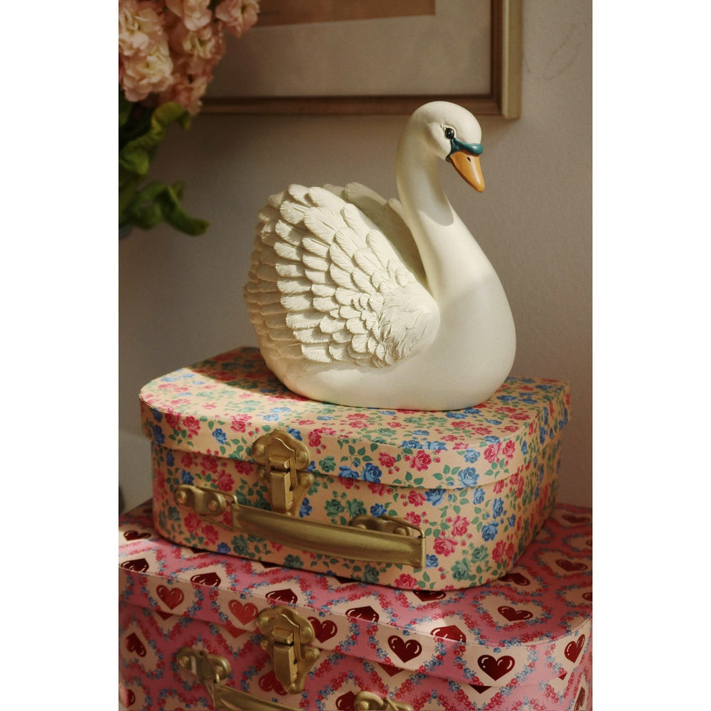 Køb Konges Sløjd Swan Polyresin Sparebøsse