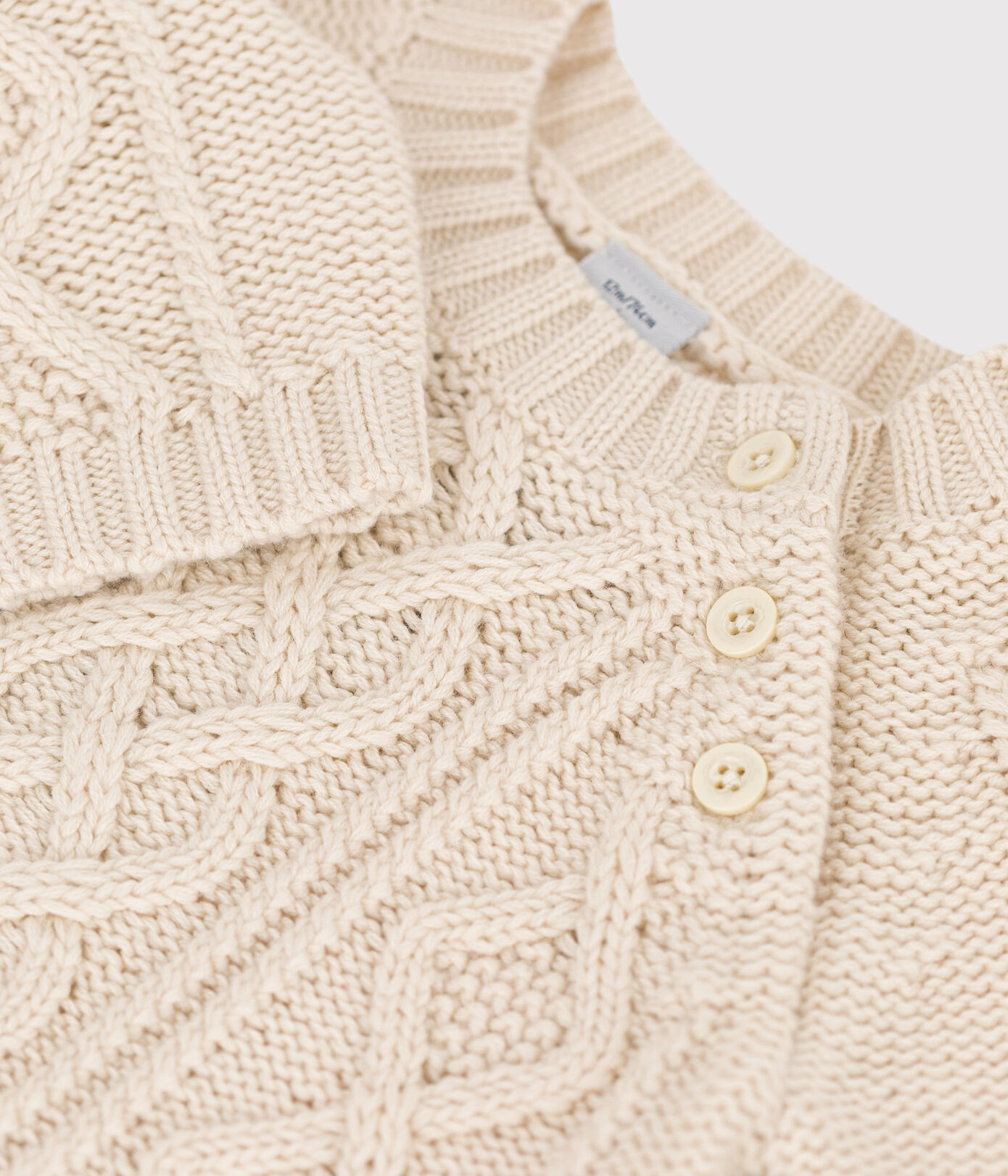 Pull bébé en tricot de coton à torsades