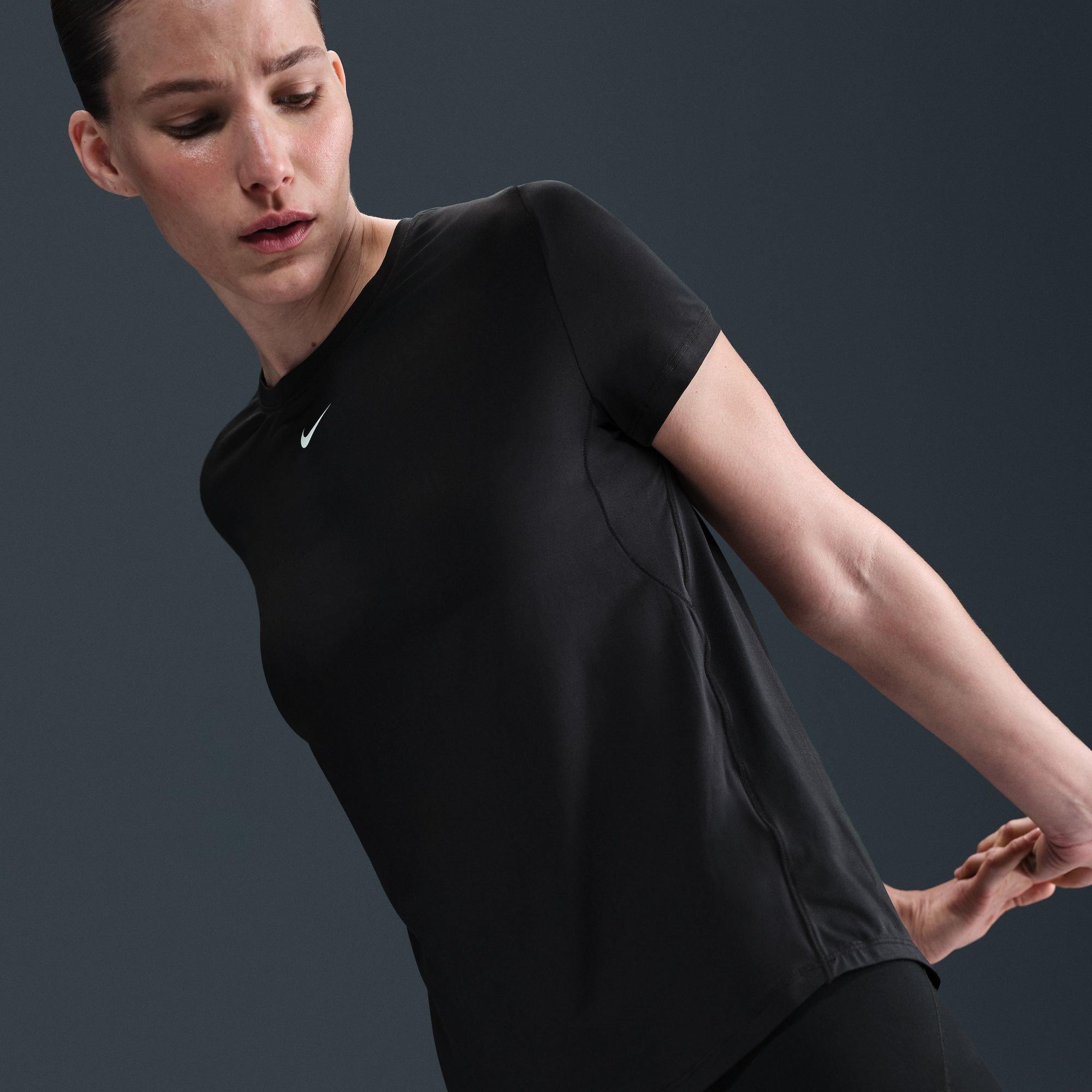 Nike Dri FIT One Womens Standard Fit Short Sleeve Top