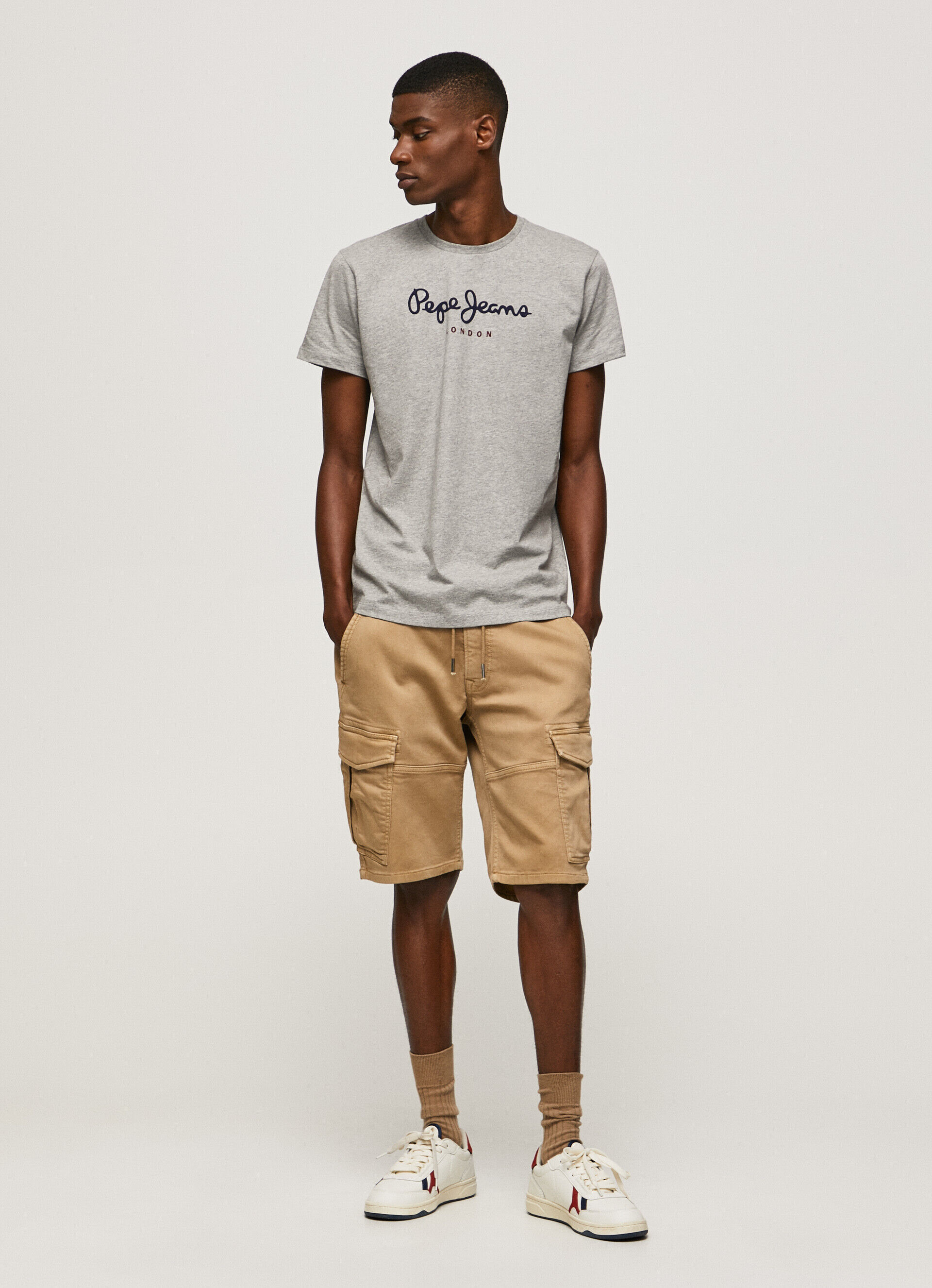 Camiseta de algodão com logotipo estampado - cinza mesclado