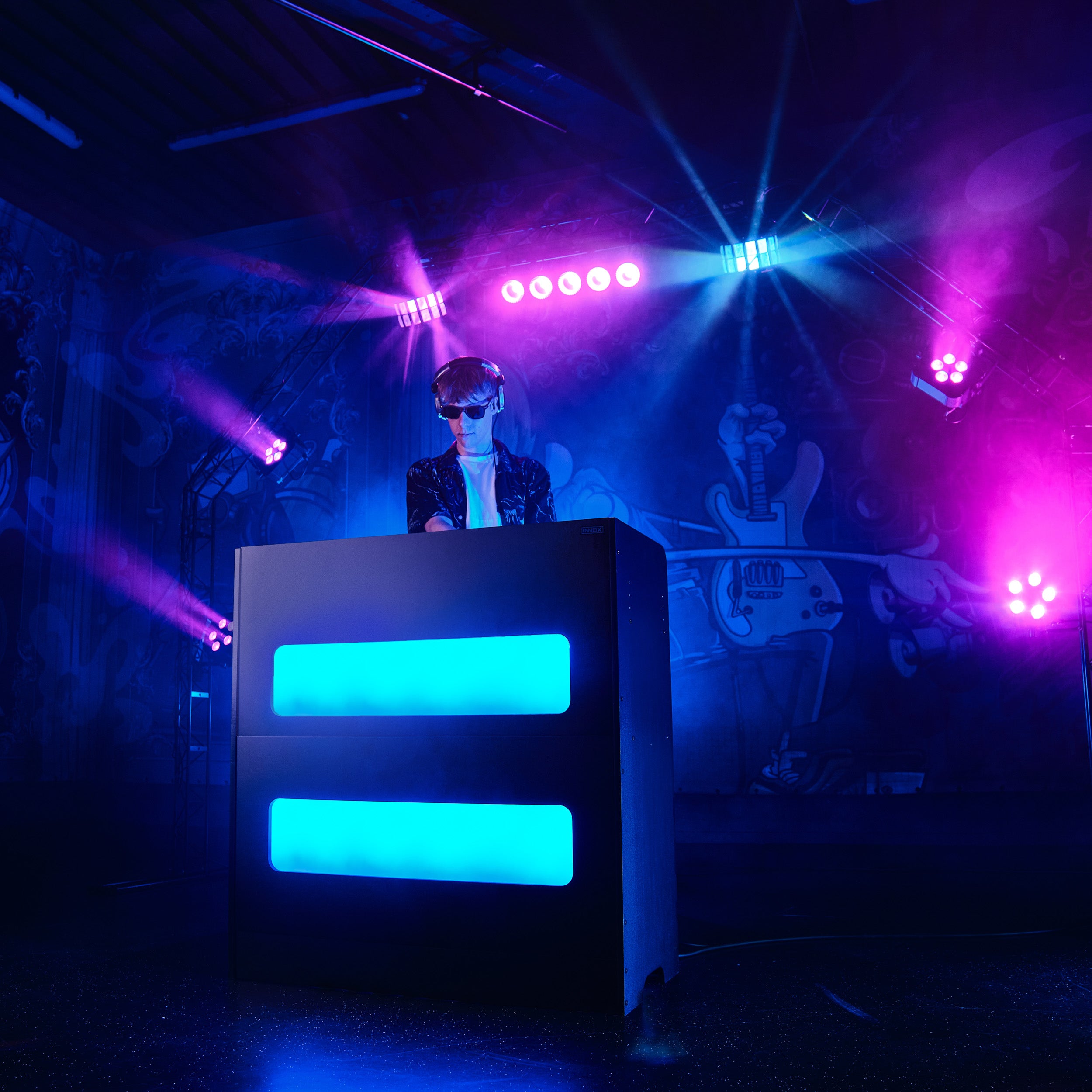 Innox Dex DJ-booth