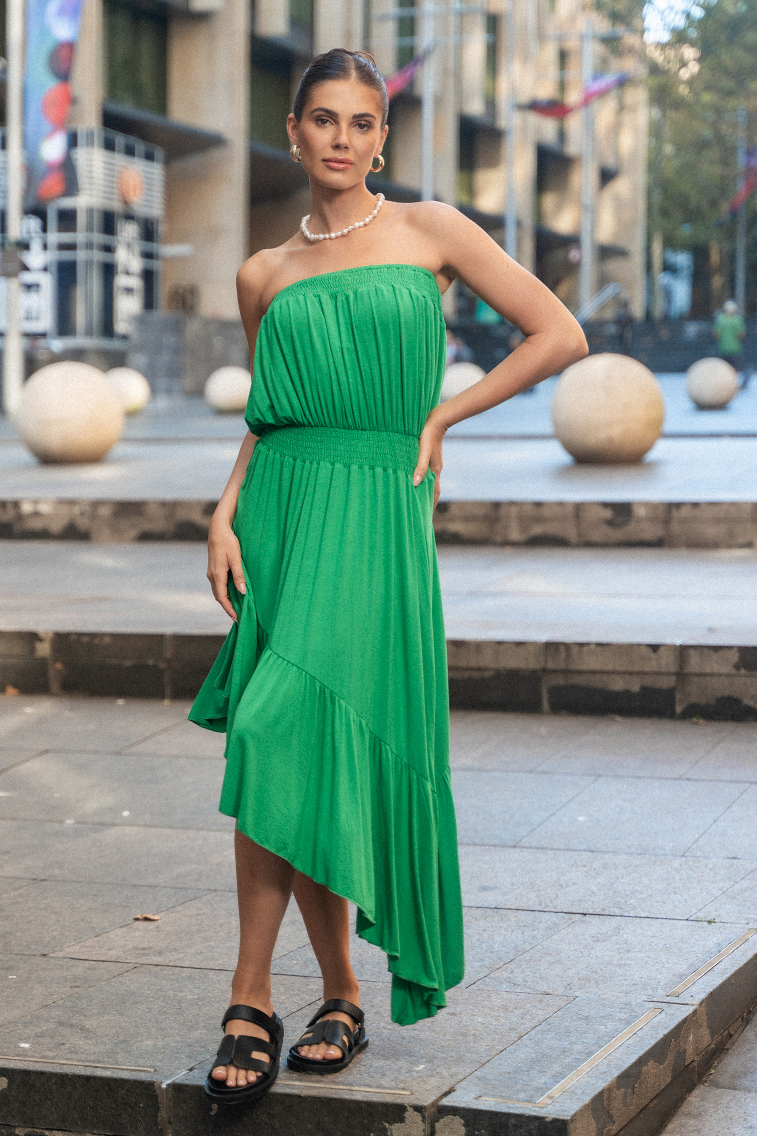 Robe tube avec ourlet à volants asymétriques verte