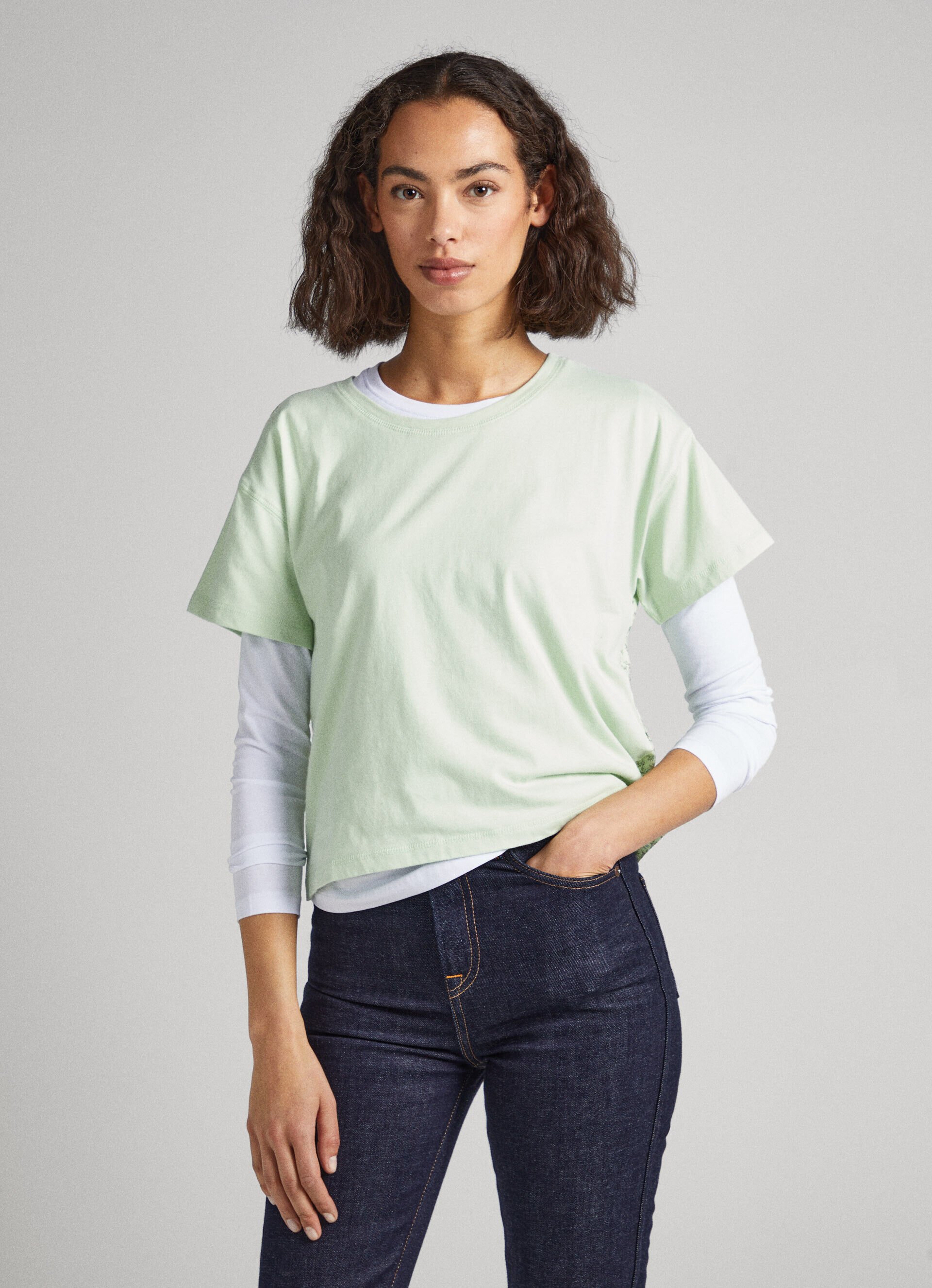 CAMISETA COM ESTAMPA FLORAL - verde claro