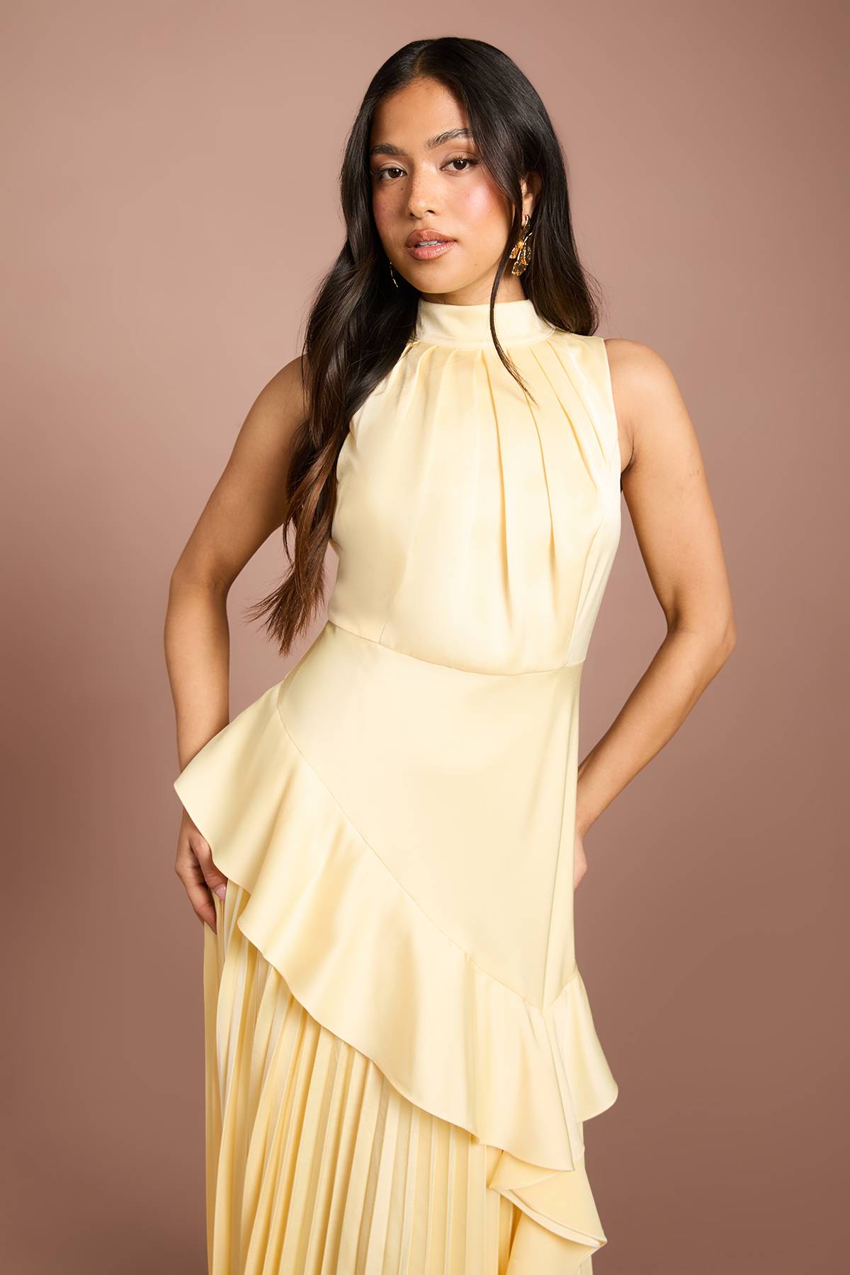 Coast Robe Petite En Crêpe Satiné Dos Sans Manches À Volants Plissés