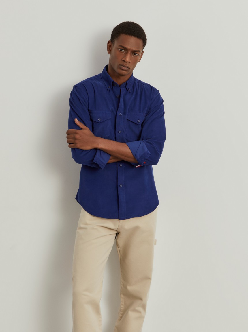 Camisa slim fit de bombazine em cor lisa