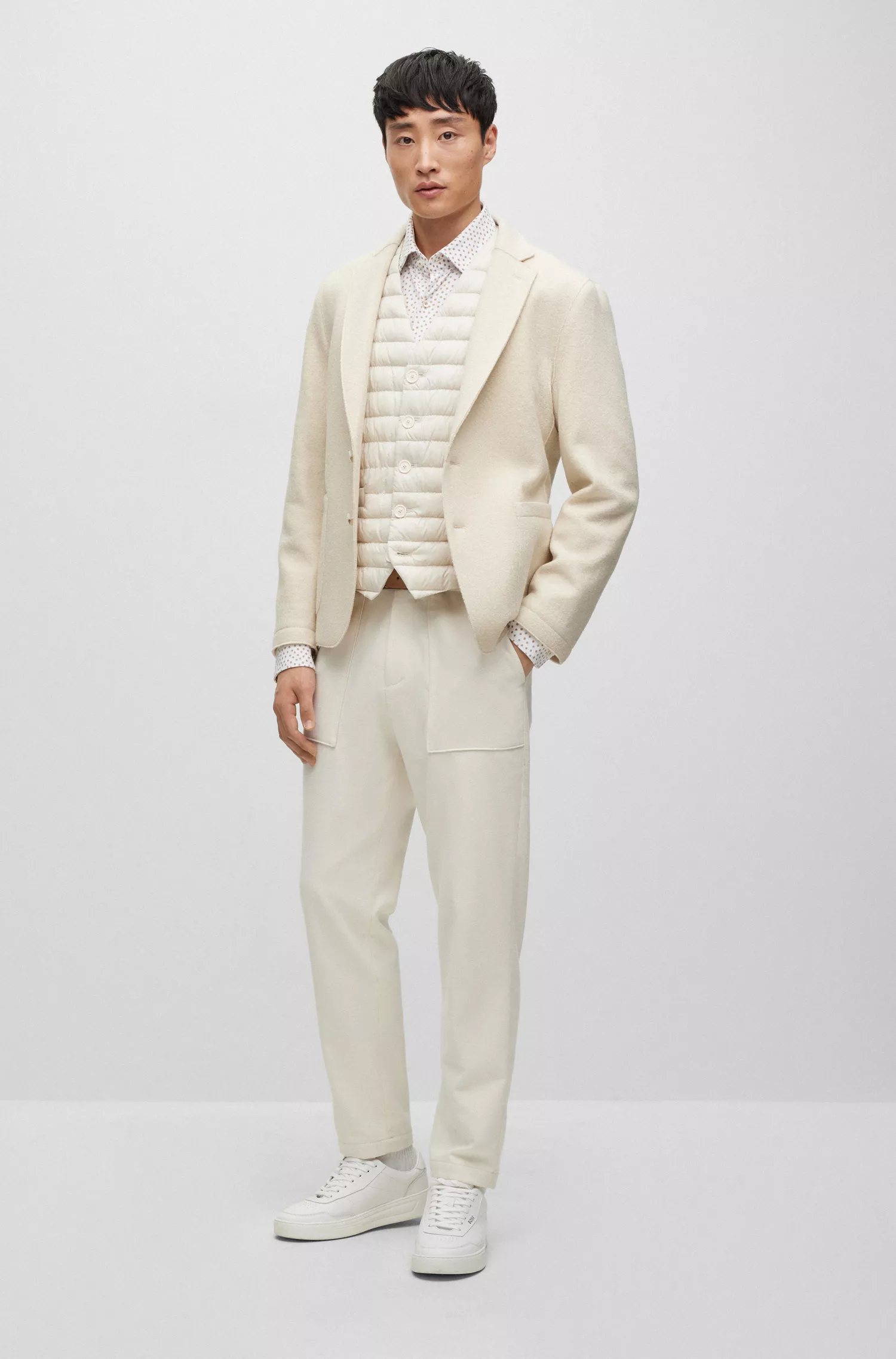Camisa BOSS preta de corte slim em algodão estampado com gola Kent.