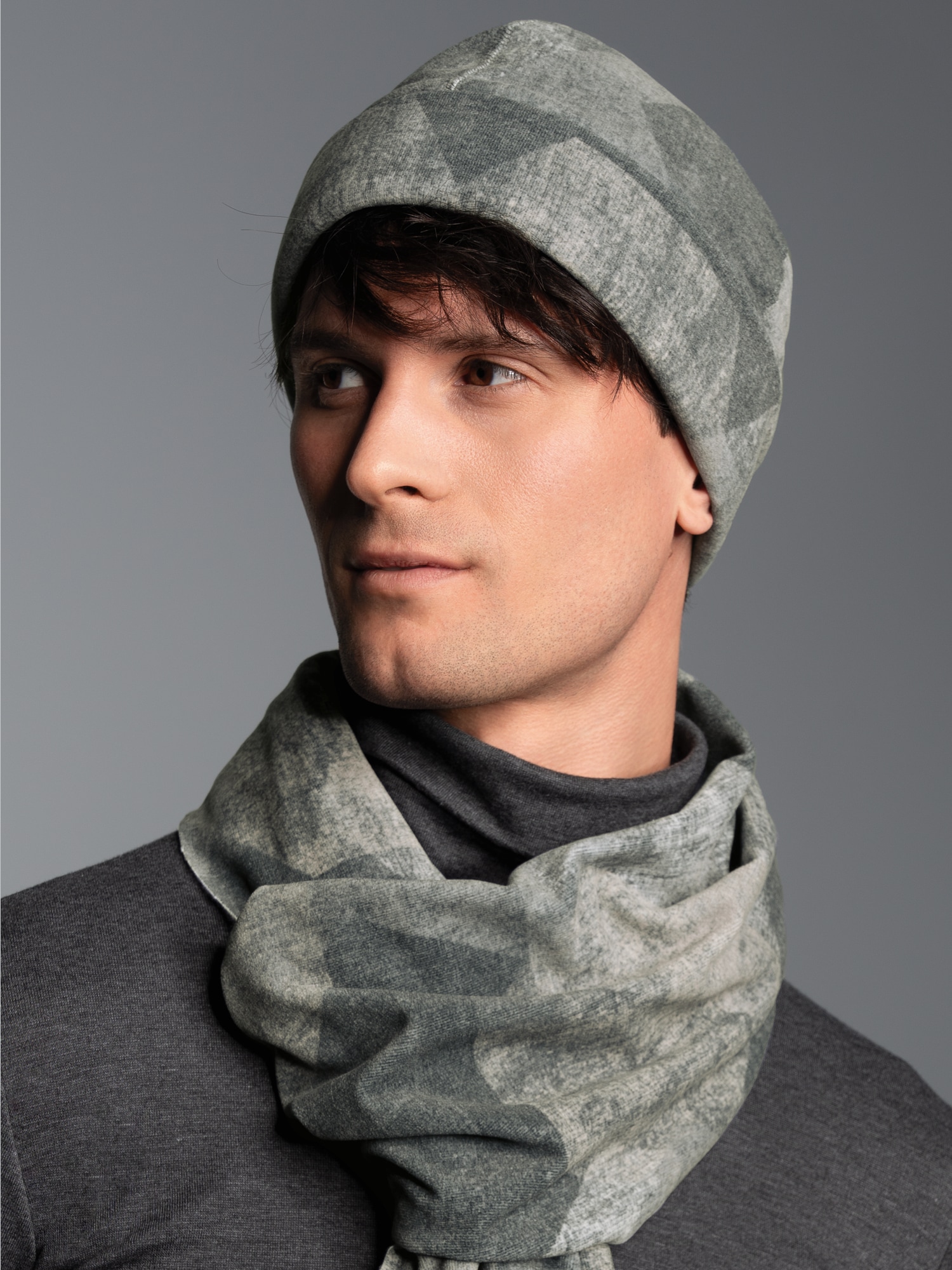 Fleece-Mütze mit Allover-Print Anthrazit