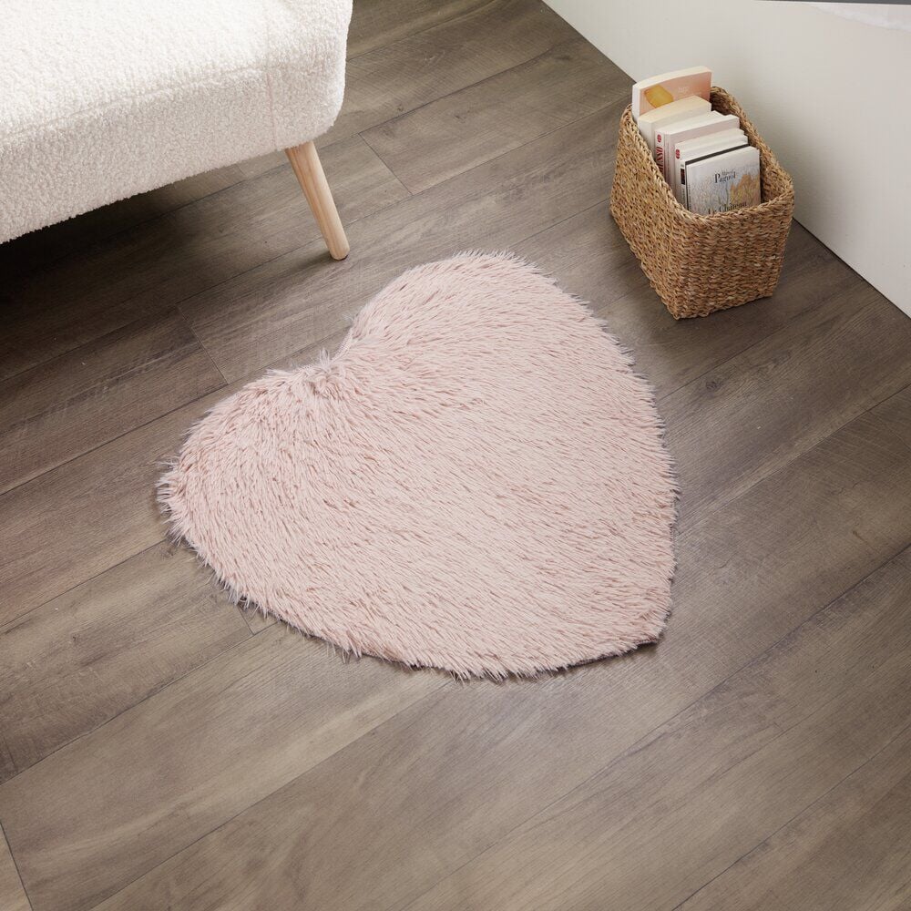 Tapis coeur effet fourrure rose ou beige 60x60cm