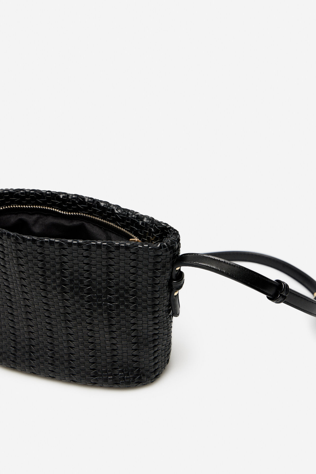 Bolsa de ombro trançada