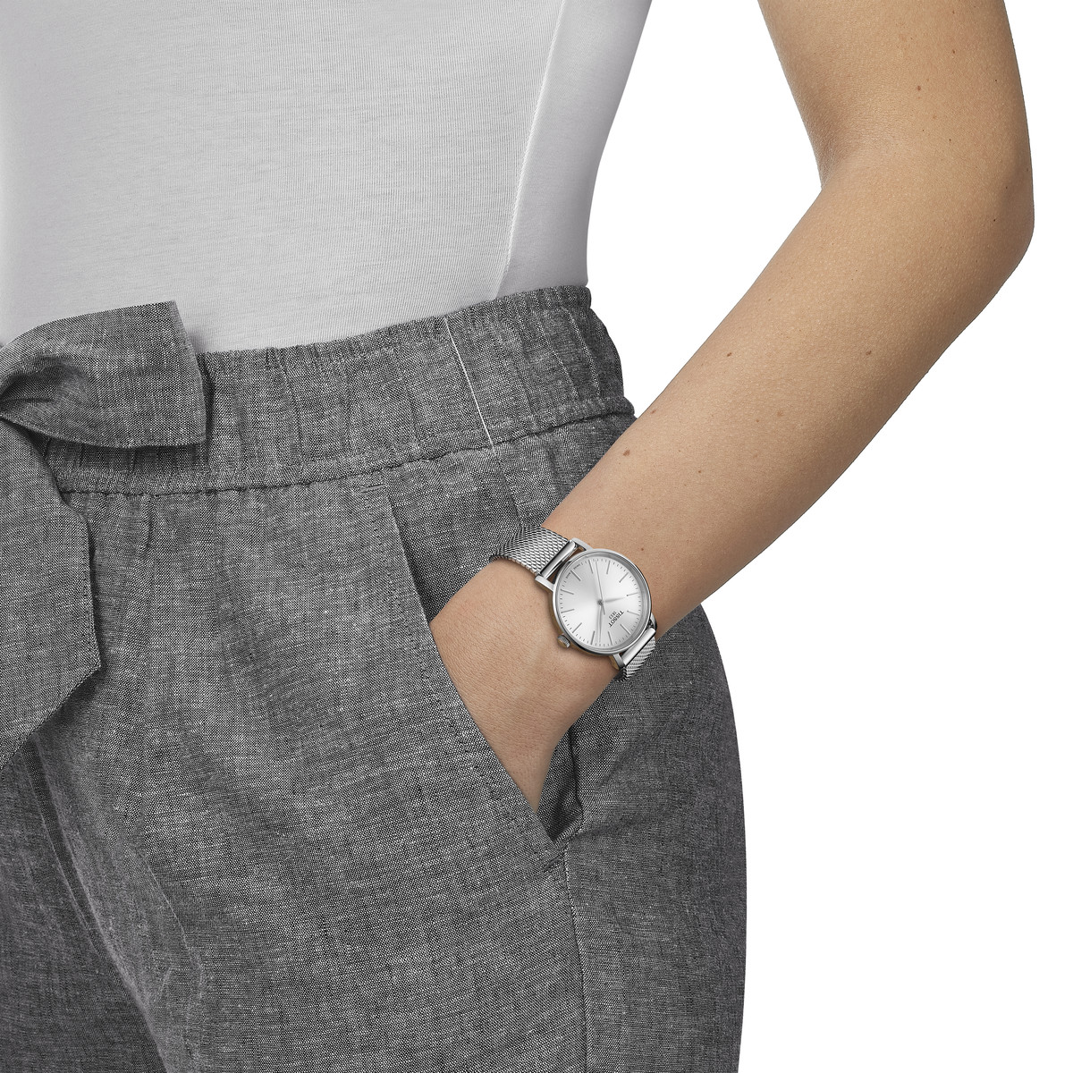 Montre TISSOT t-classic femme bracelet acier gris