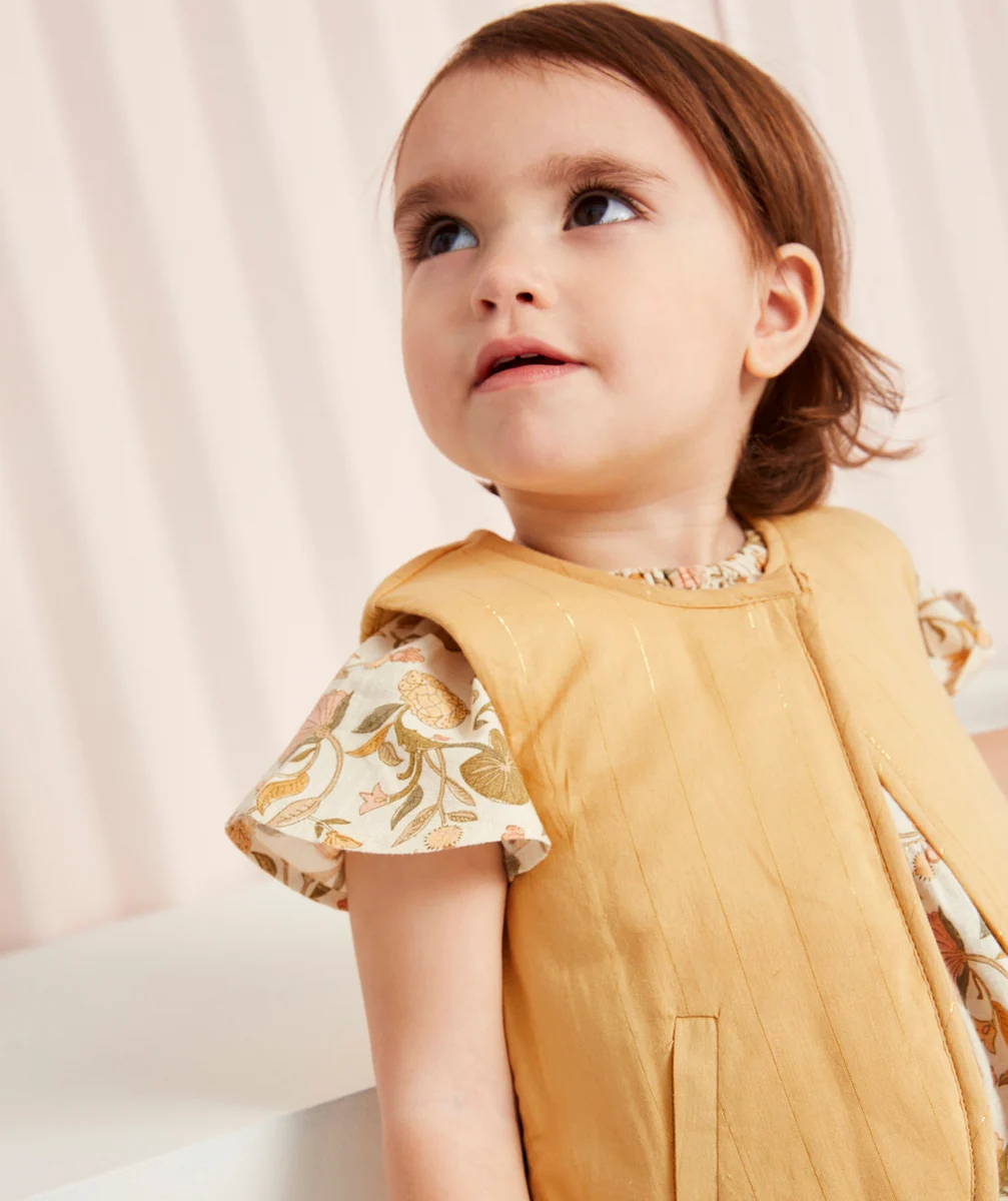 CARDIGAN BÉBÉ FILLE SANS MANCHES JAUNE REMBOURRÉ