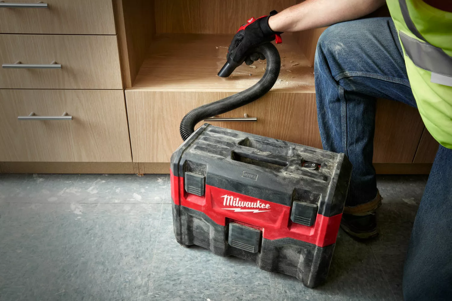 Milwaukee M18 VC2-0 18V Li-Ion accu nat- en droogzuiger / stofzuiger body - 7,5 liter