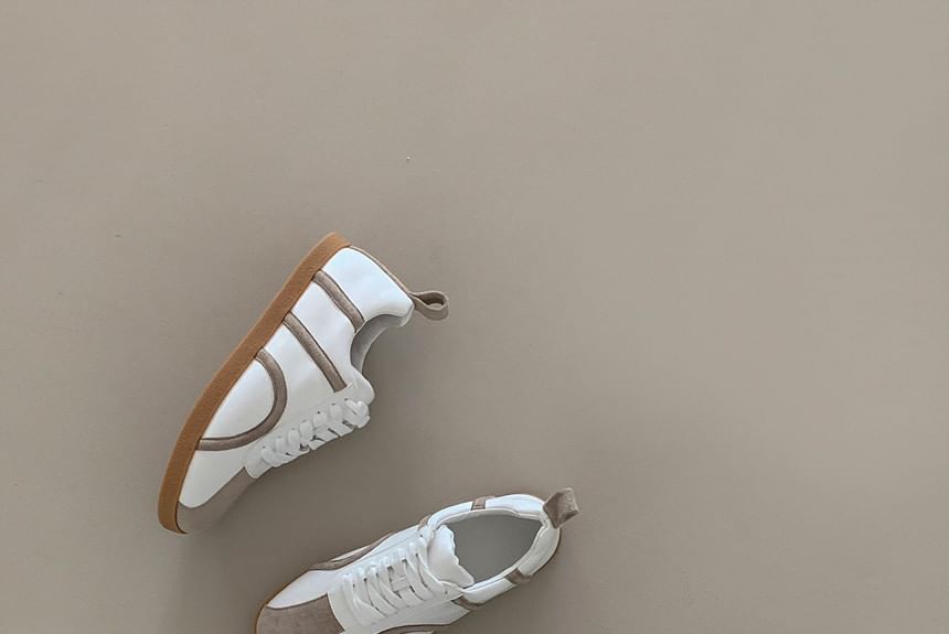 SeoulPop - Tweekleurige sneakers met rubberen zool