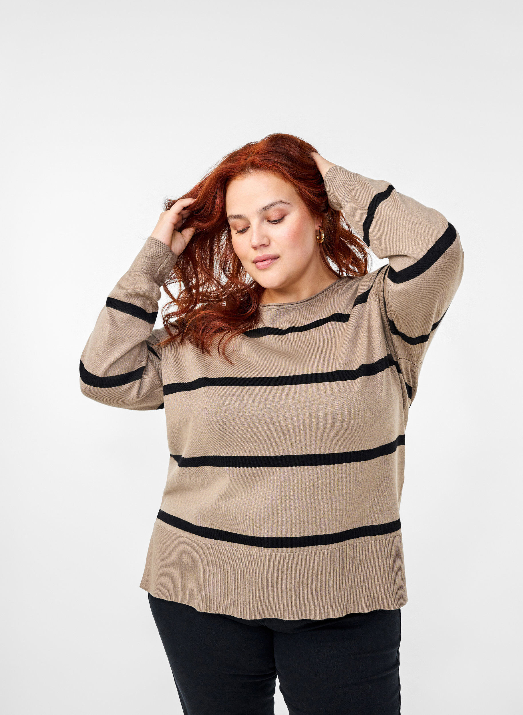Strikket viskosebluse med striber