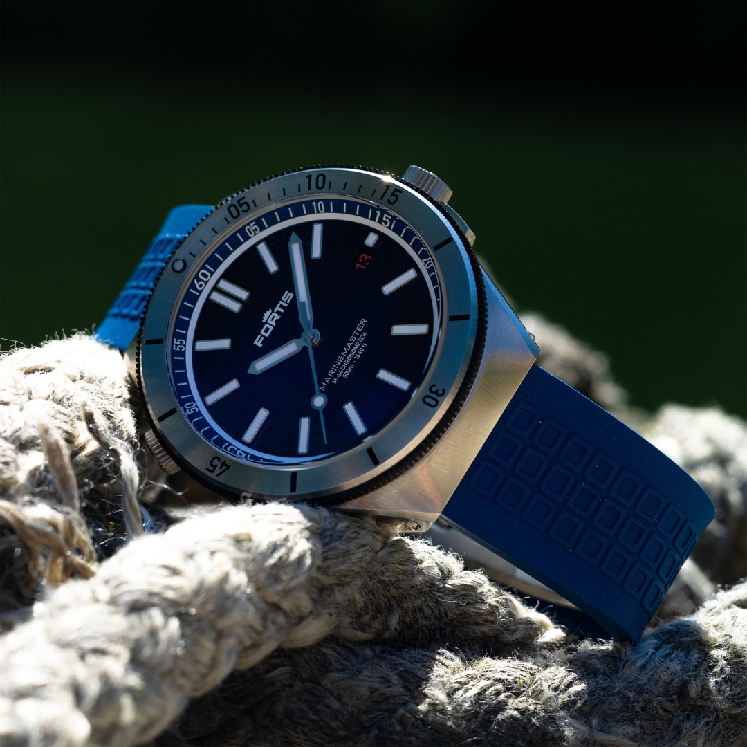 Fortis Marinemaster M-44 Chronometer Ocean Blue Horizon Strap