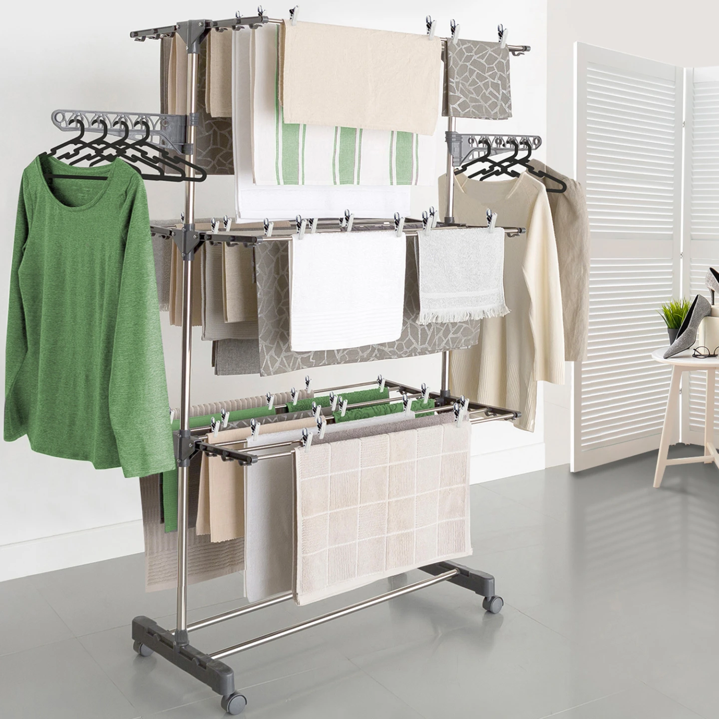 Séchoir à linge vertical pliable 3 niveaux MAXIMA capacité 25M avec ceintres et pinces inox et gris