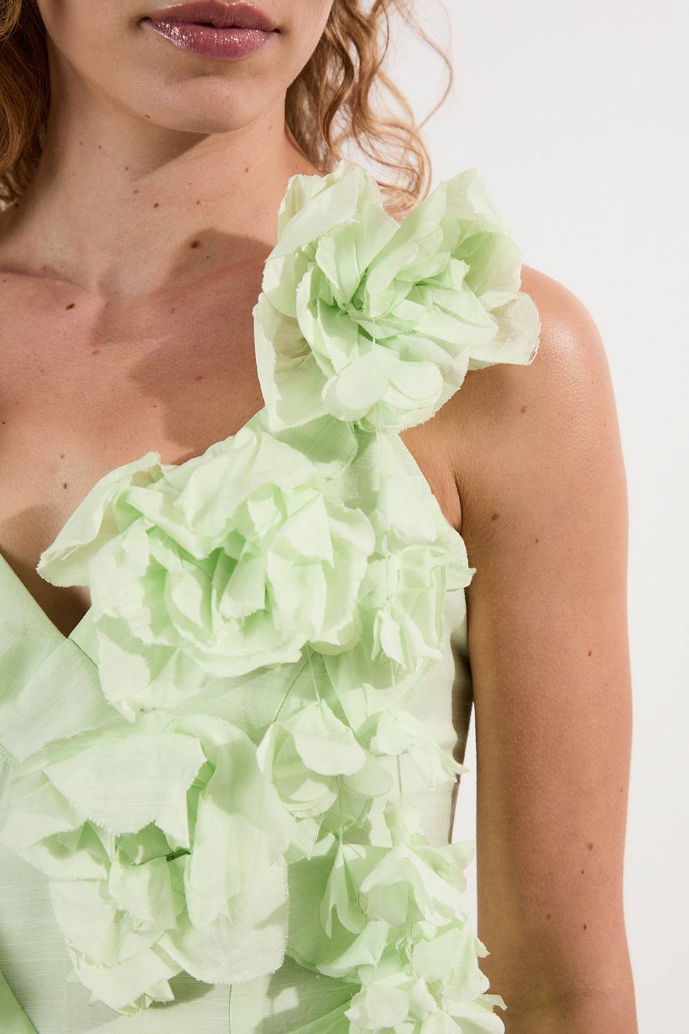 KarenMillen Petite Robe Maxi Tissée à Bretelles avec Volants Ornés
