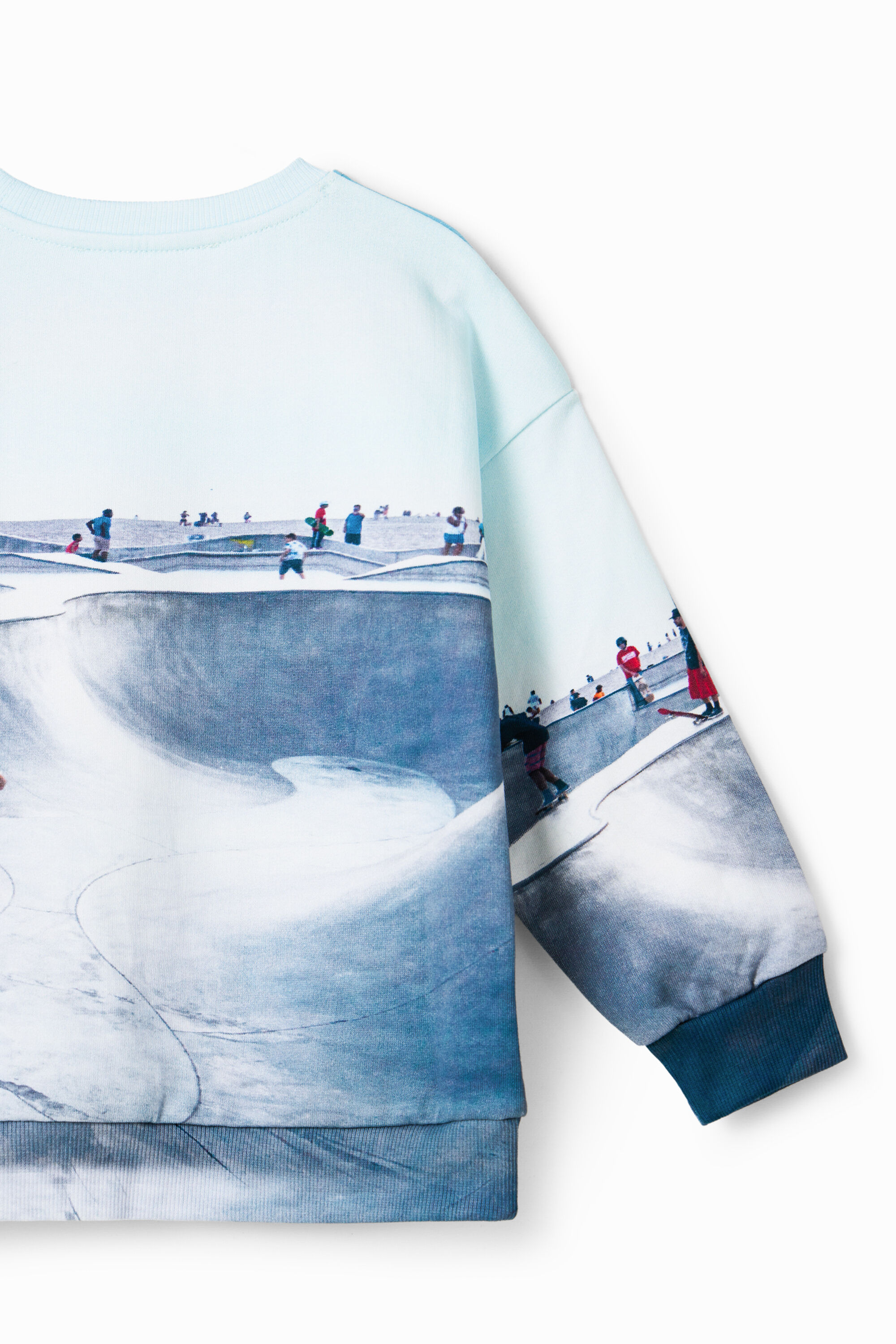 Sweat-shirt skate park