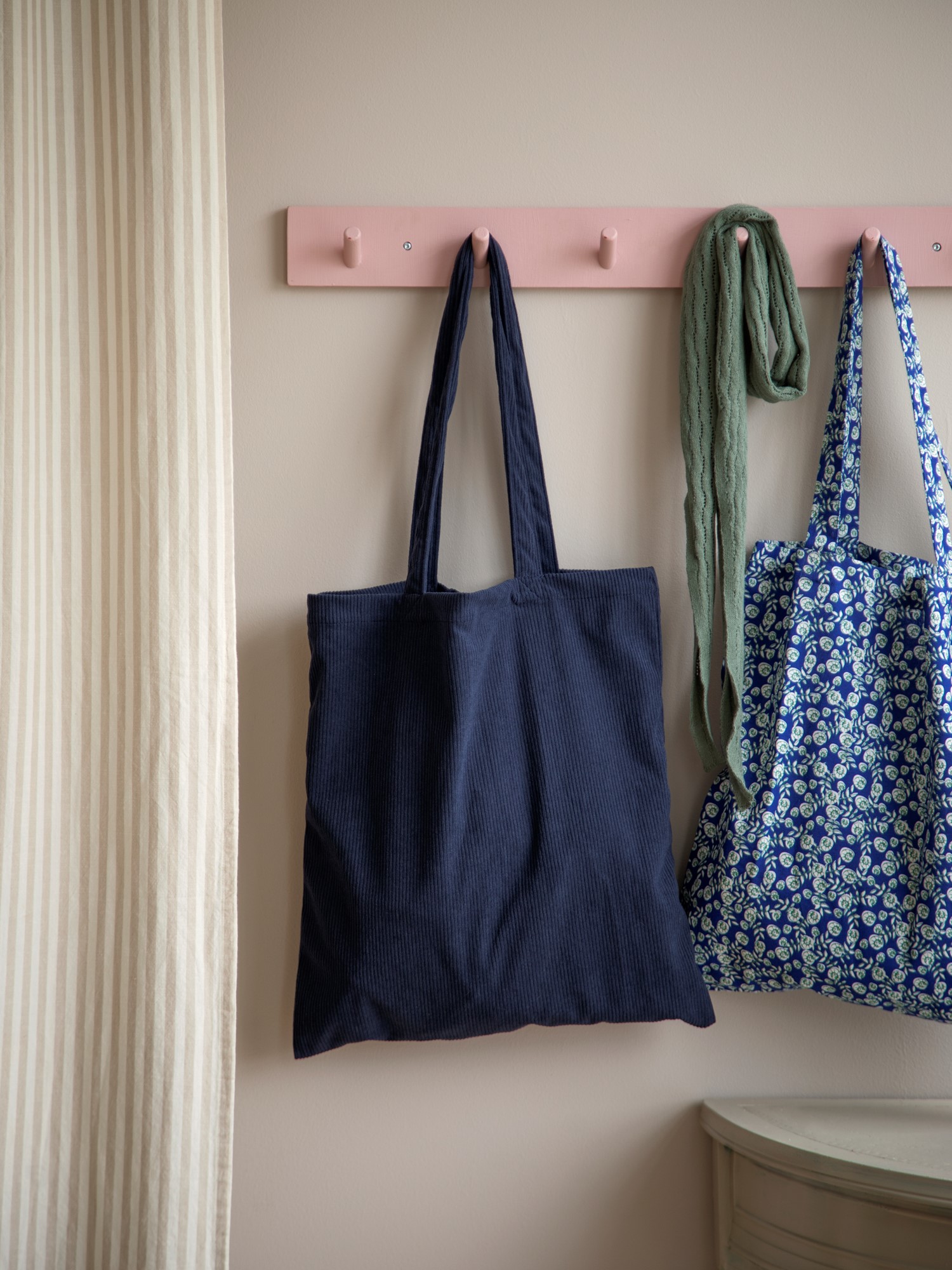 Mulepose | 25 x 23 cm. | Navy