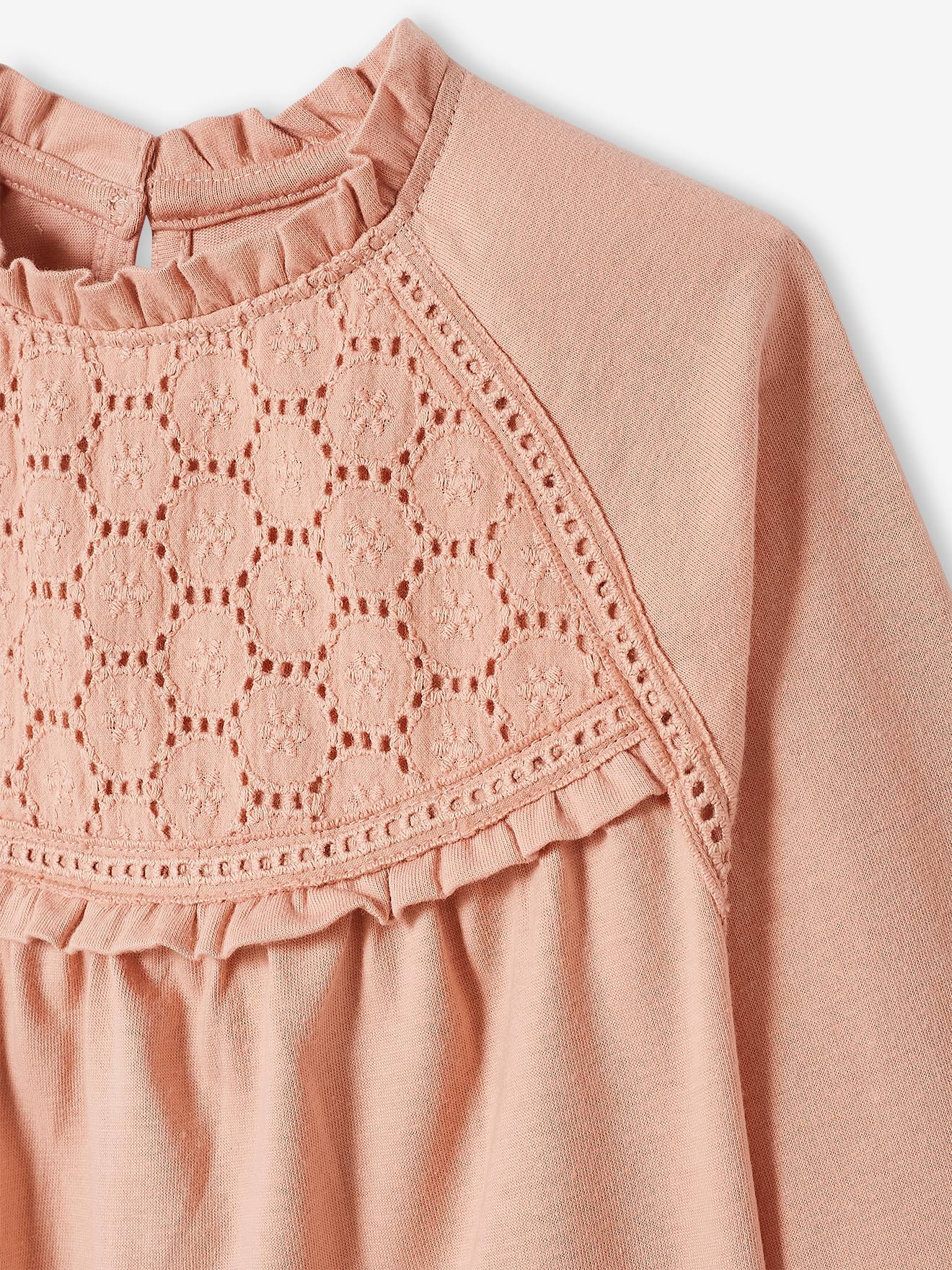 Blusa camiseta com detalhes em bordado inglês, cor cru, infantil.