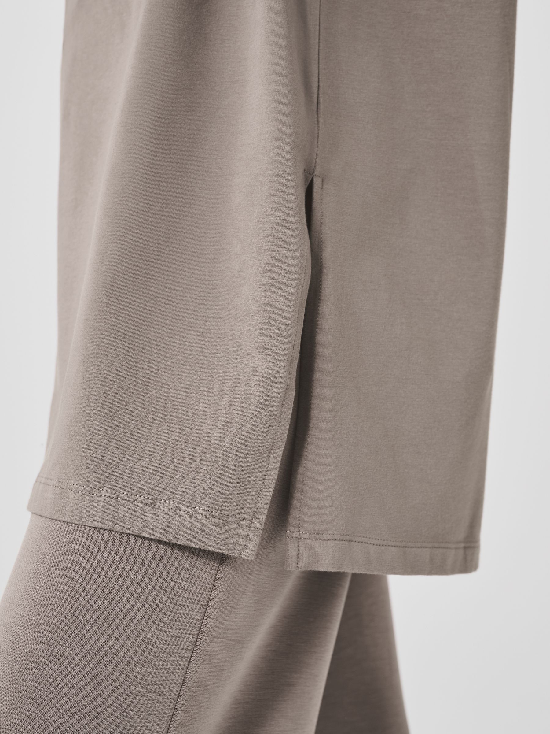 Mokkabruin - Active Long Sleeve Modest T-Shirt