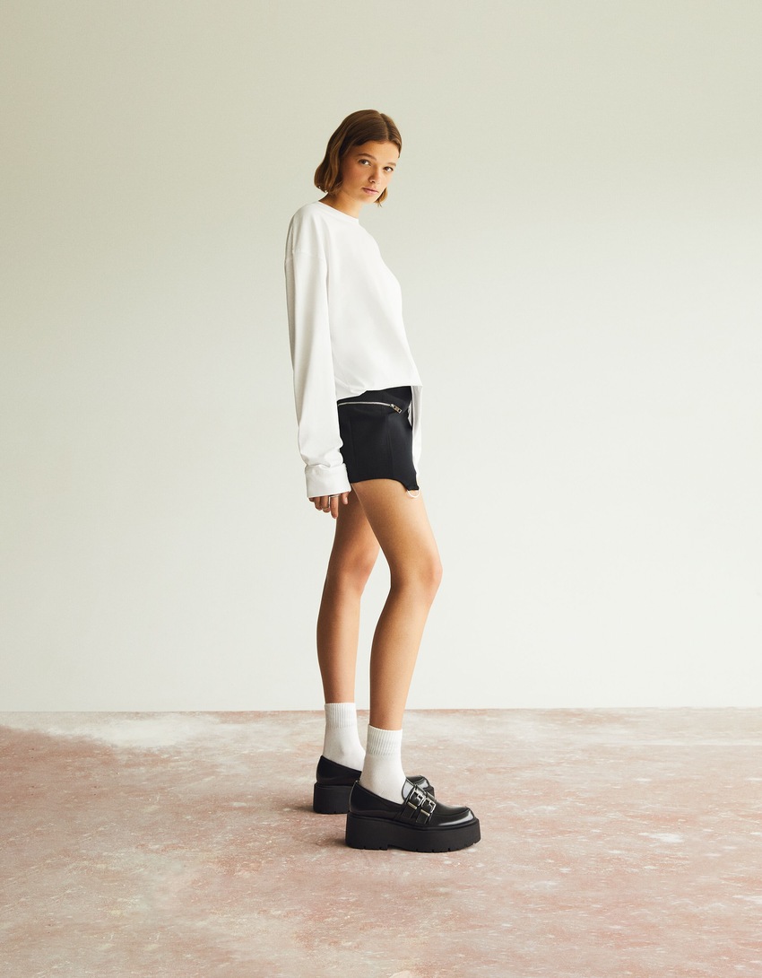 Sapatos plataforma com fivelas