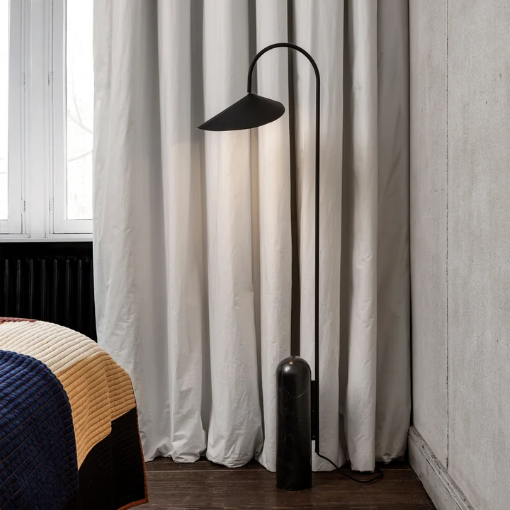 Ferm Living - Arum Stehleuchte, schwarz