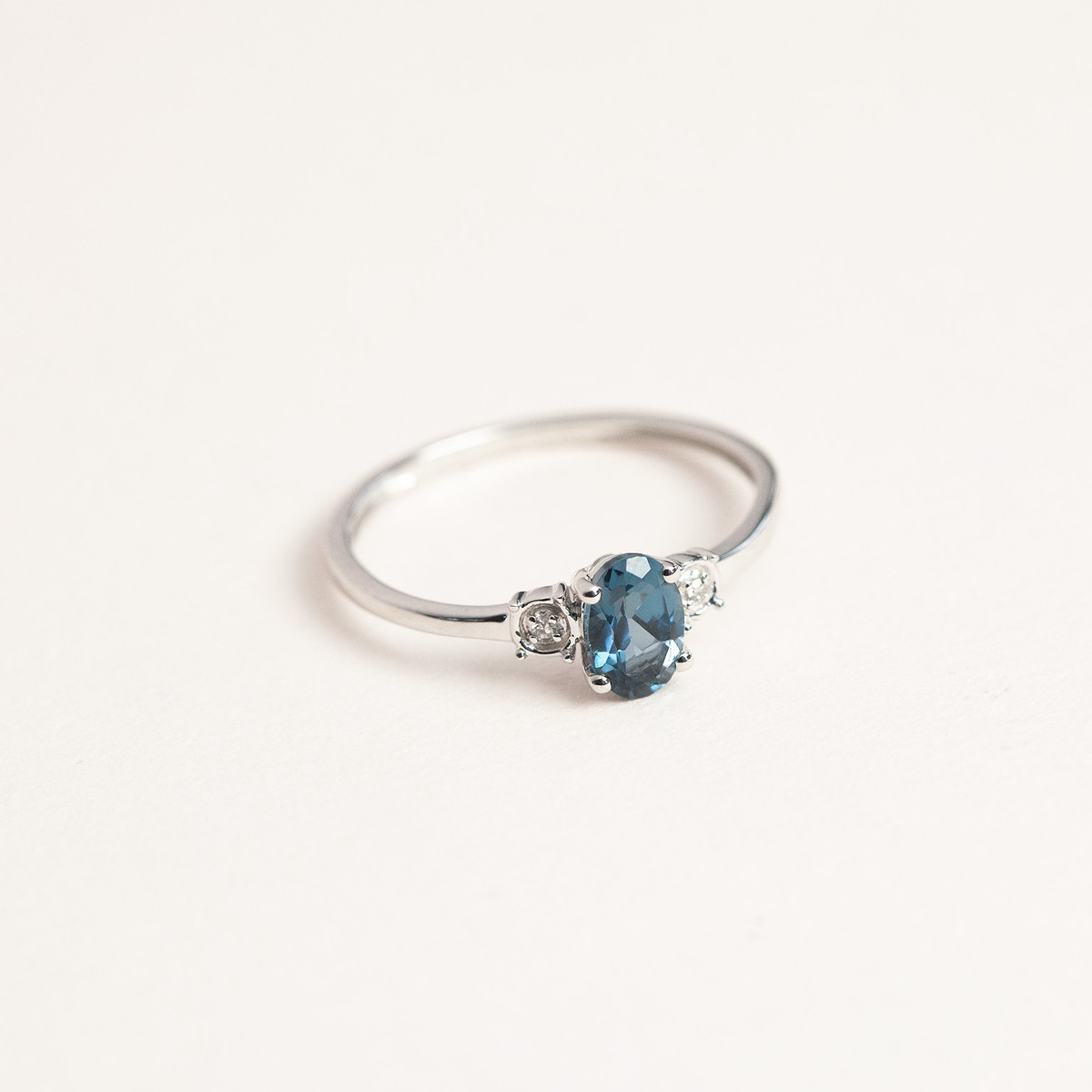 Bague or blanc 375 topaze diamants