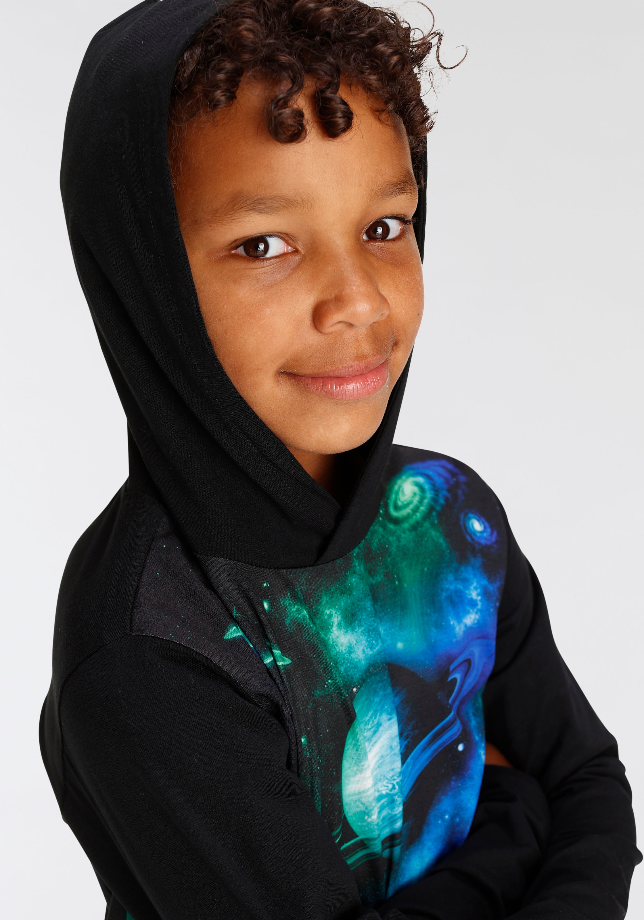 KIDSWORLD Kapuzenshirt »UNIVERSUM -Fotoprint«, Langarm,  Basic-Passform,  mit trendigem Druck,  aus Jerseystoff