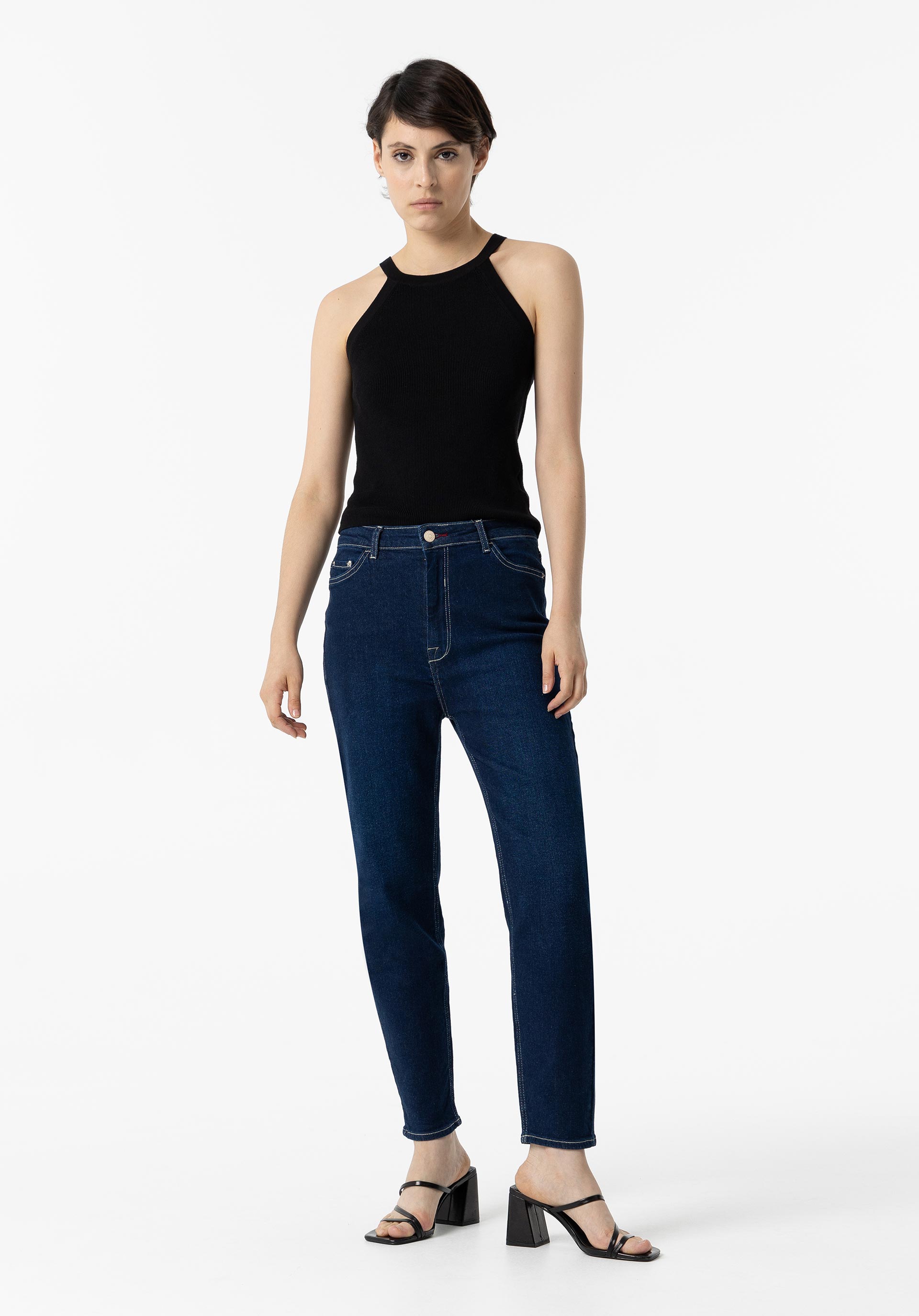 Jeans Mom Slim Fit Cintura Alta