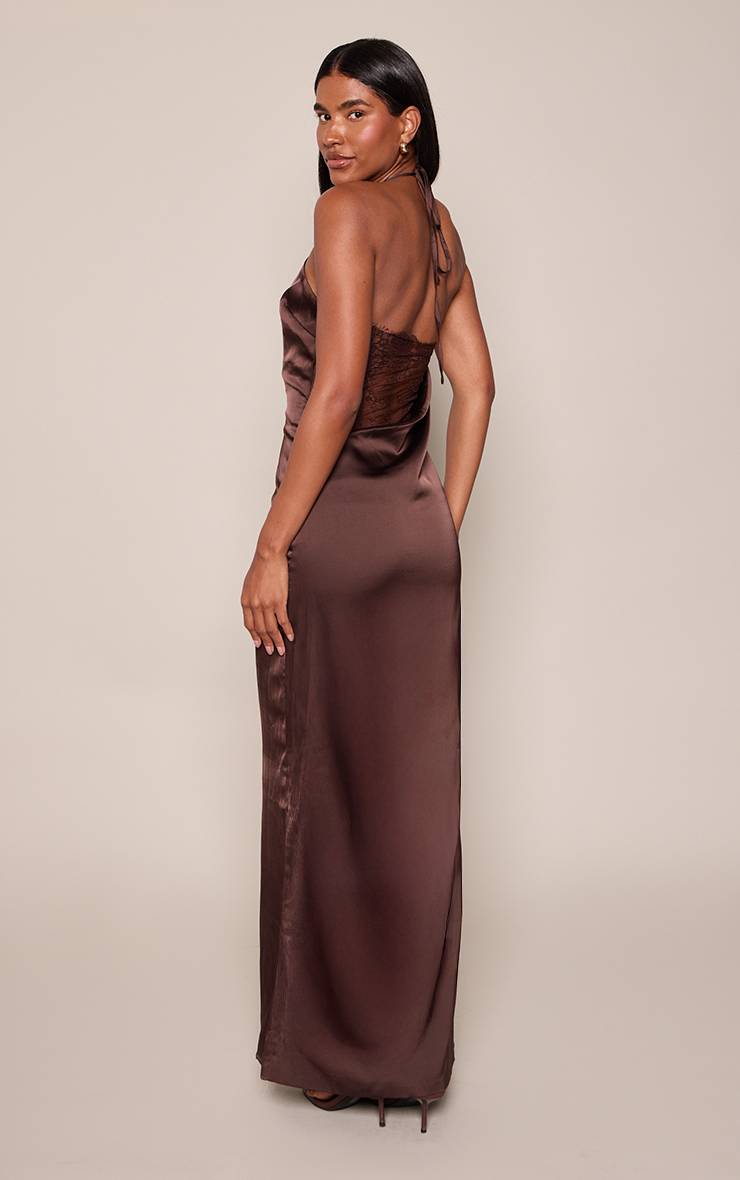 Chocolat Robe Longue Satinée Dos Drapé Cowl Avec Détails En Dentelle